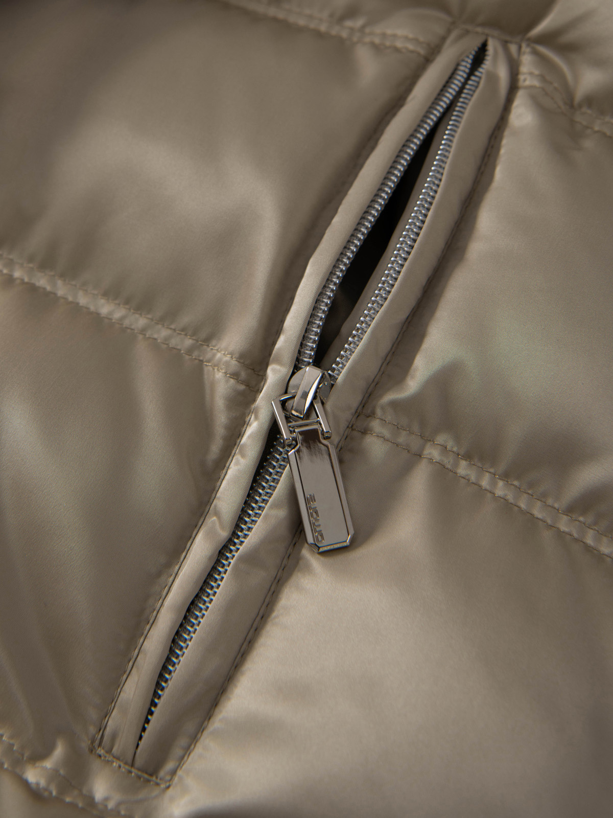 Ombre Men&#039;s quilted jacket with gloss and stand-up collar - light grey