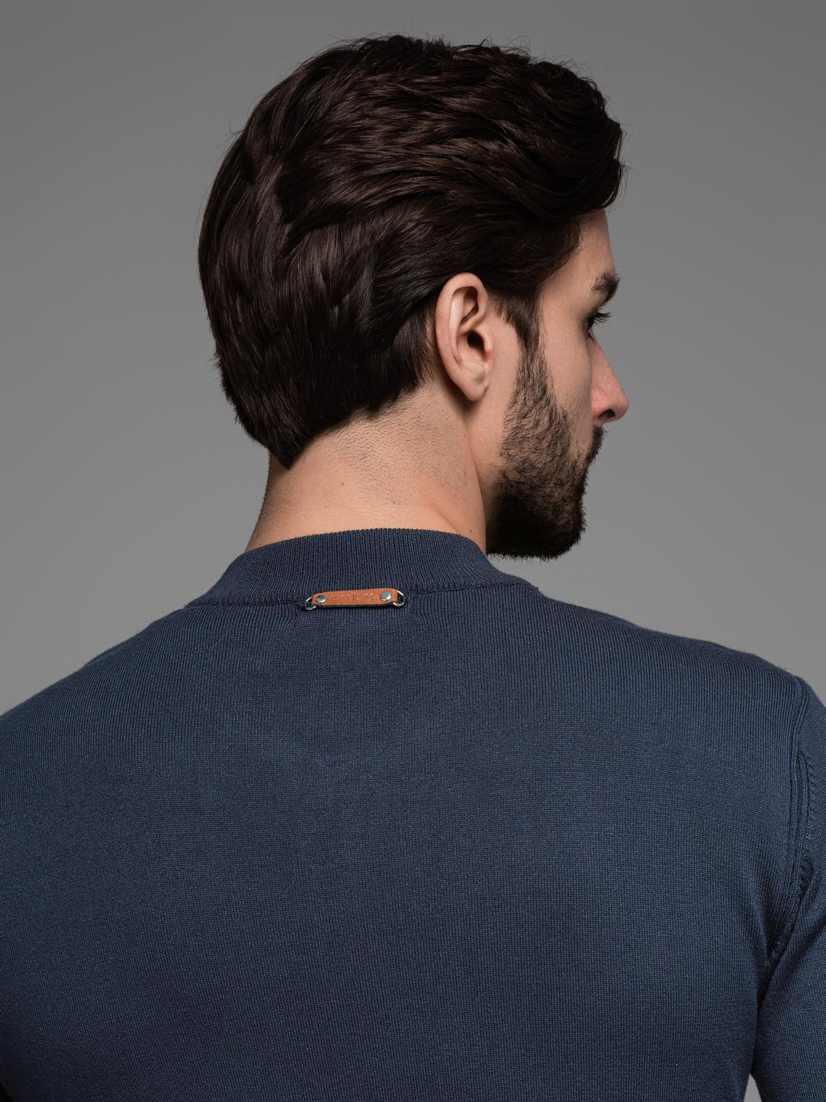 Ombre Men&#039;s sweater with viscose and spread neckline - navy blue