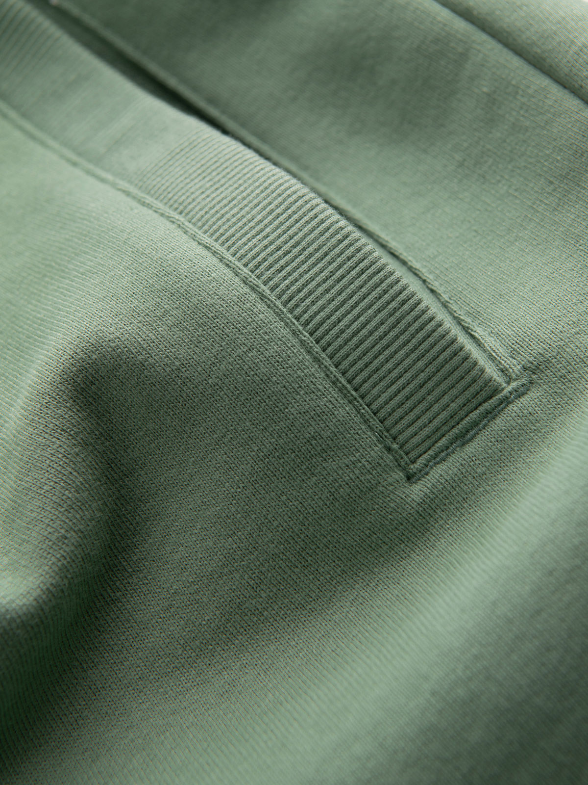 Ombre Men's knit shorts with drawstring and pockets - green