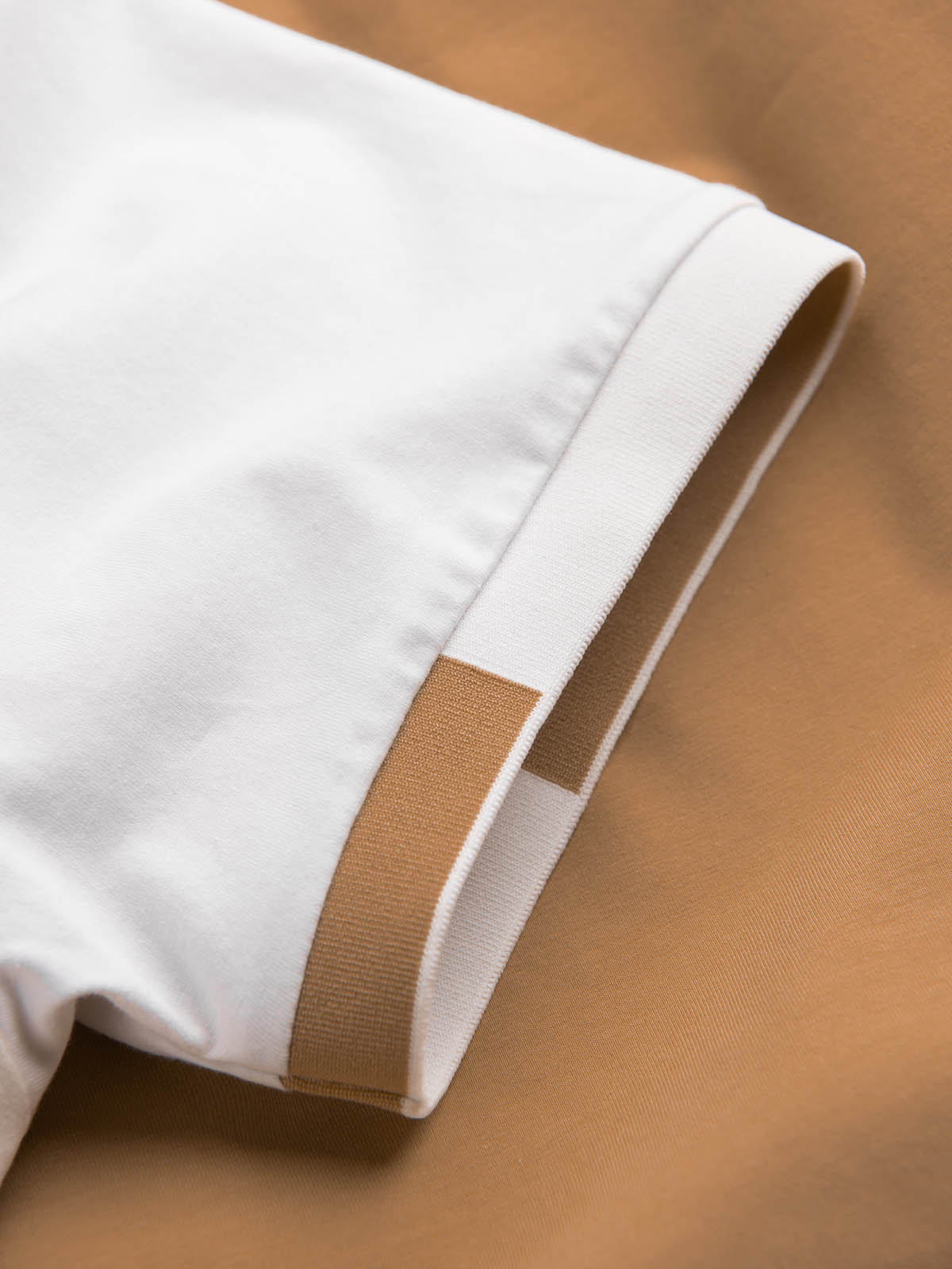 Ombre Men's elastane t-shirt with colored sleeves - brown