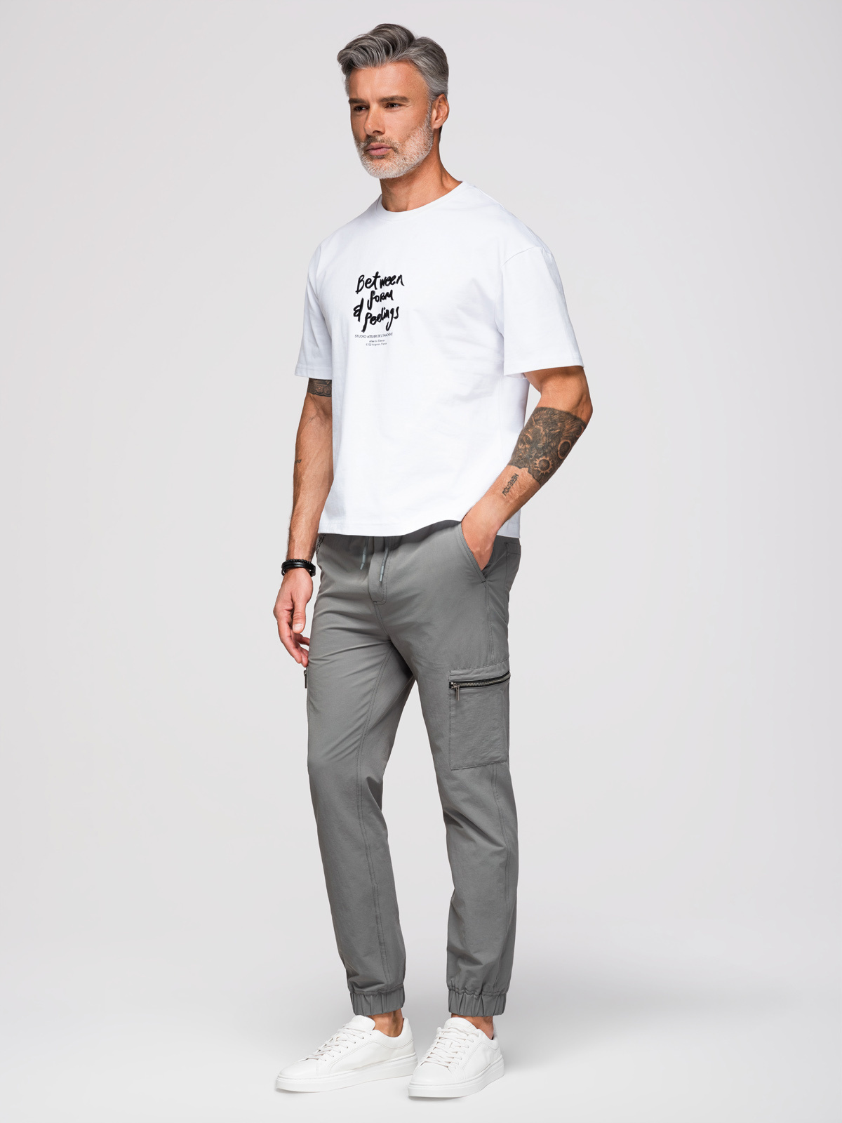Ombre Men's jogger pants with cargo pockets and print - gray