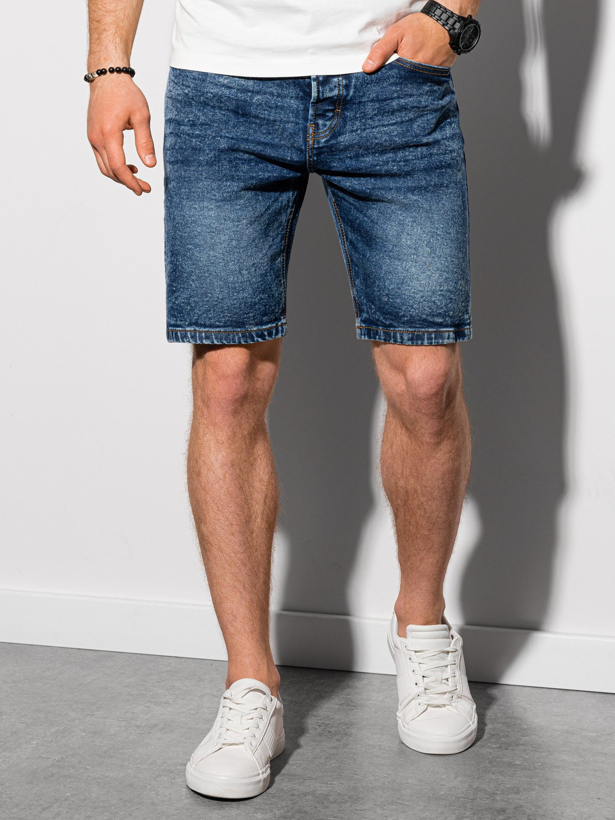 Pantaloni scurti barbati, Ombre