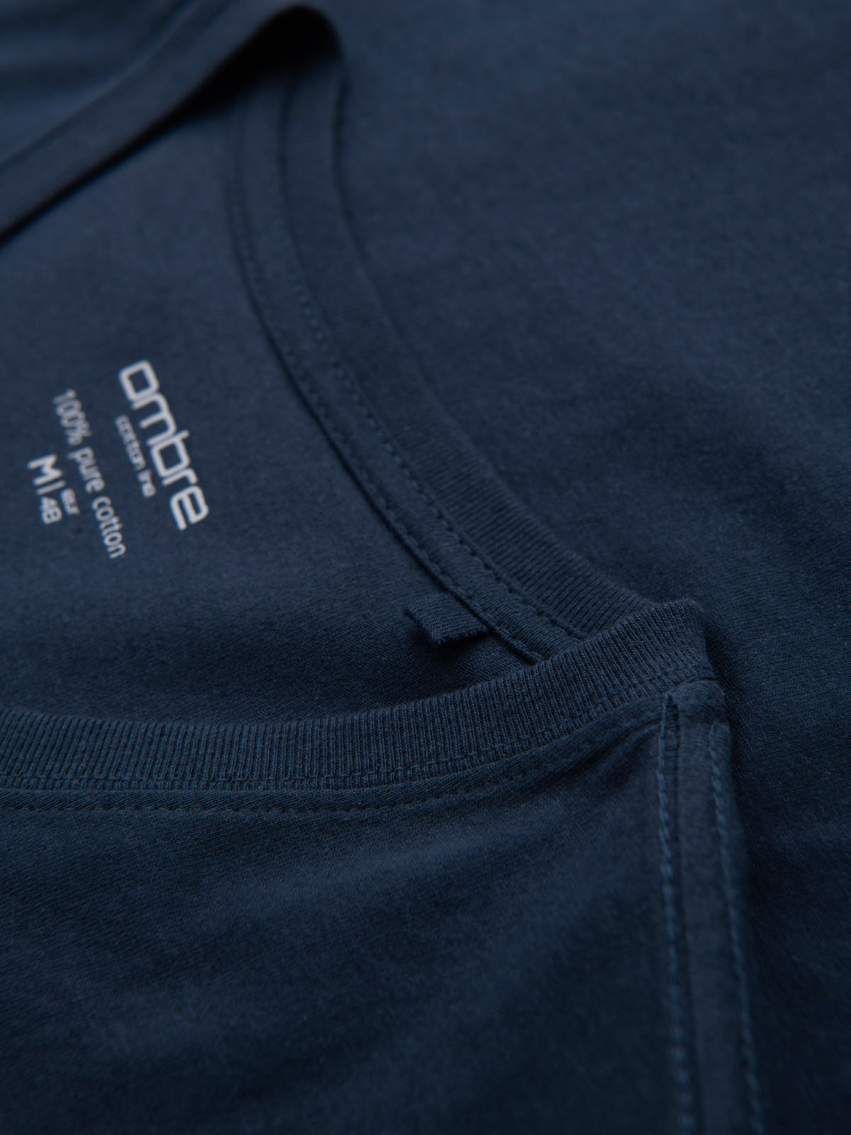 Ombre Men's BASIC classic cotton T-shirt with a v-neck - navy blue