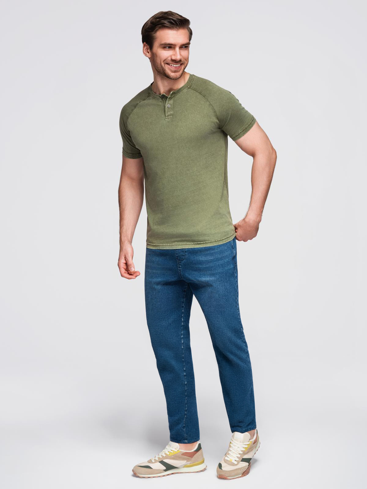 Ombre Men's t-shirt with wash effect and buttons at neckline - olive