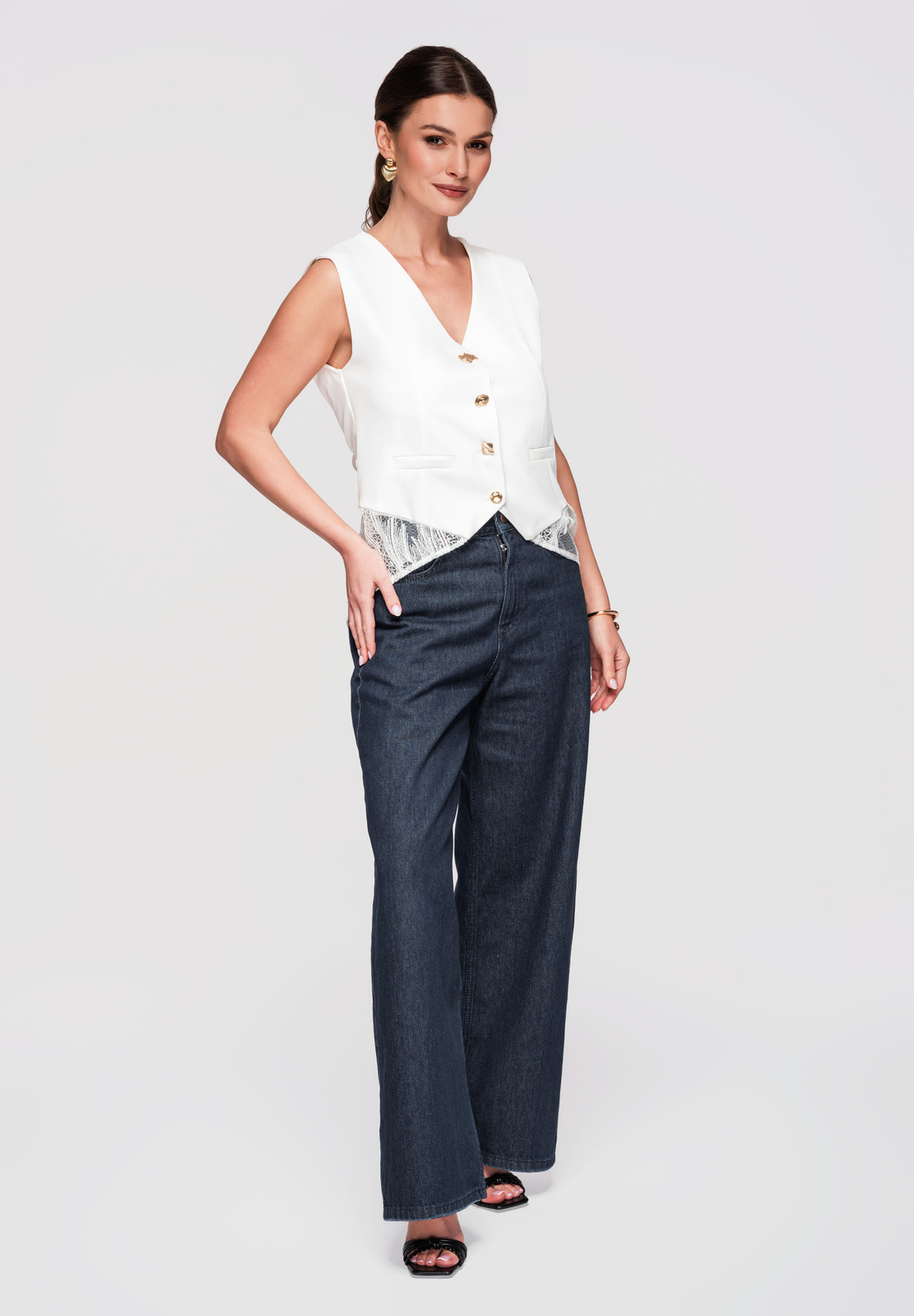 Dámska asymetrická vesta s čipkou