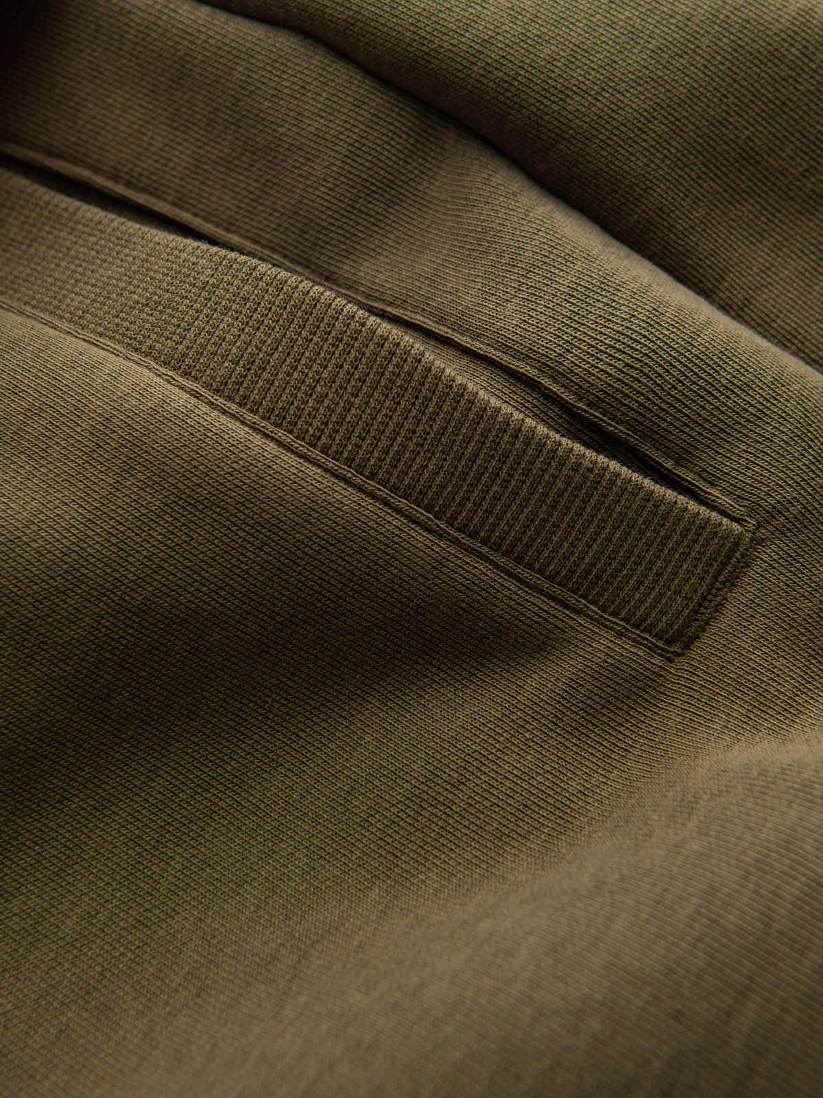 Ombre Men&#039;s pre-knee BASIC sweat shorts - olive