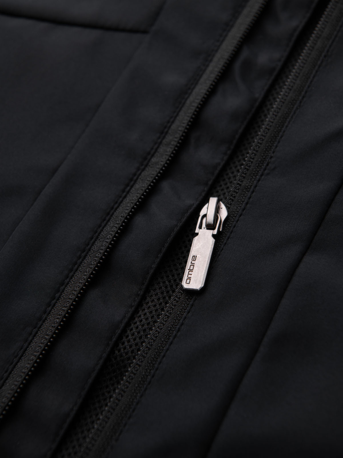 Ombre Men&#039;s lightweight jacket with mesh lining and hood - black