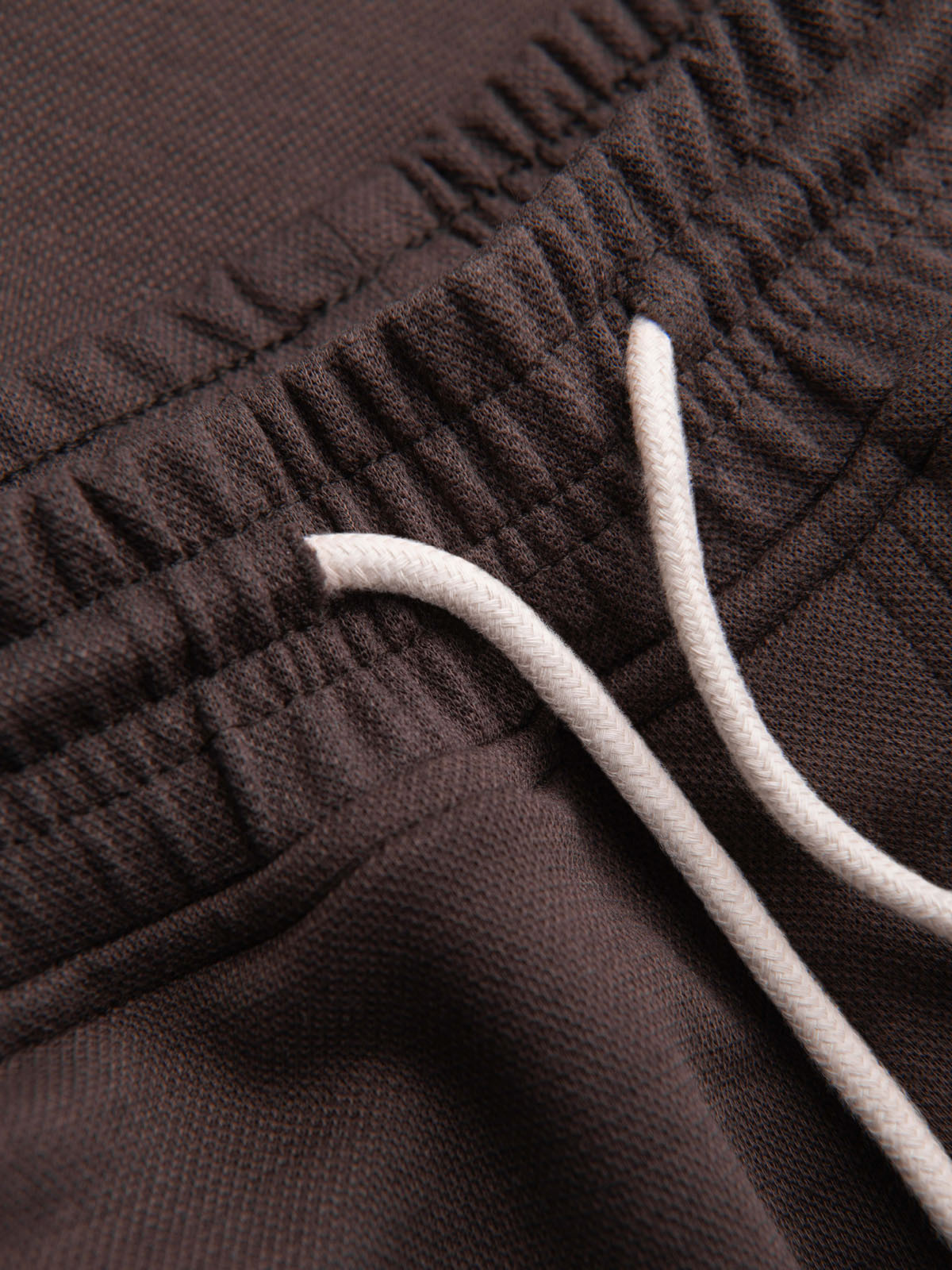 Ombre pánske štruktúrované šortky REGULAR FIT - hnedé