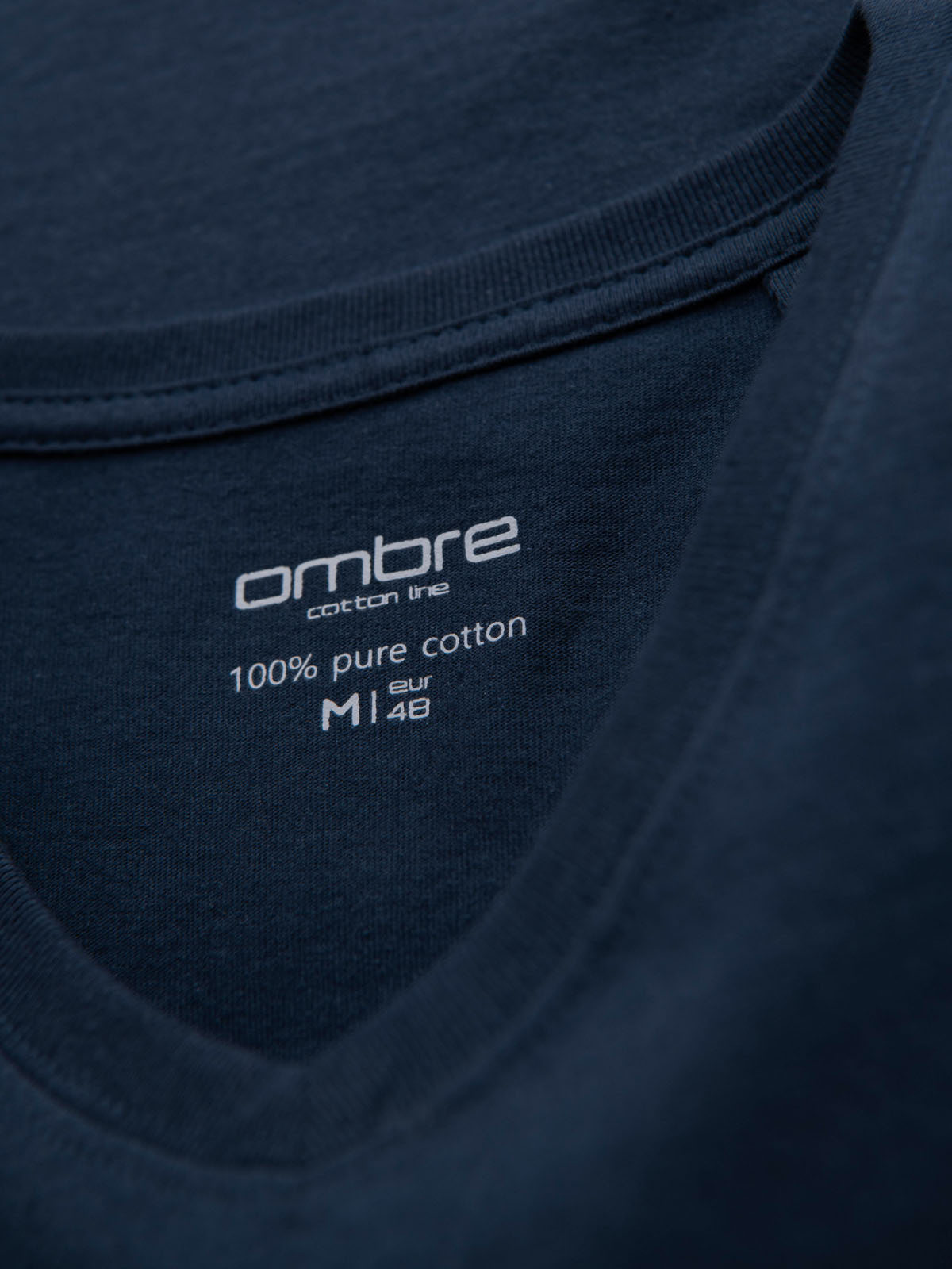 Ombre Men's BASIC classic cotton T-shirt with a v-neck - navy blue
