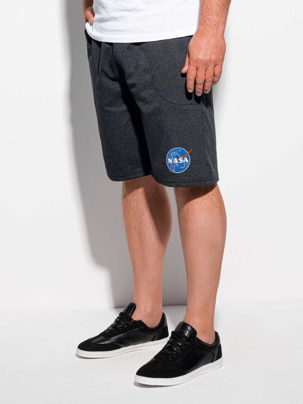 Pantaloni scurti barbati, Edoti Nasa