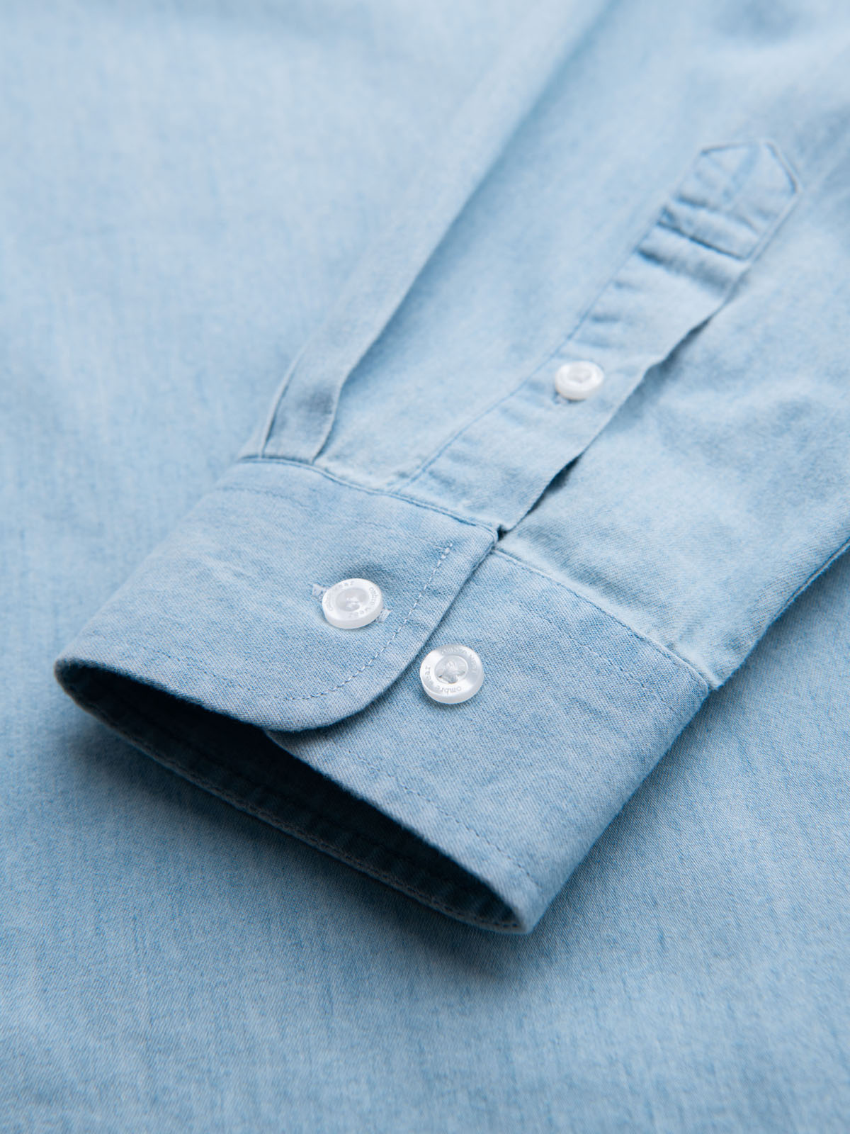 Ombre Men&#039;s denim shirt with embroidered pocket - light blue