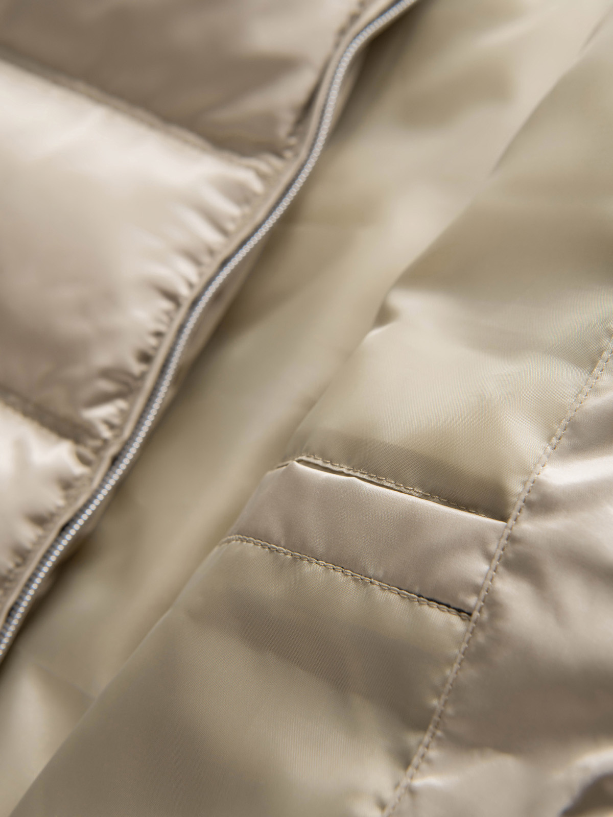 Ombre Men&#039;s quilted jacket with gloss and stand-up collar - light grey