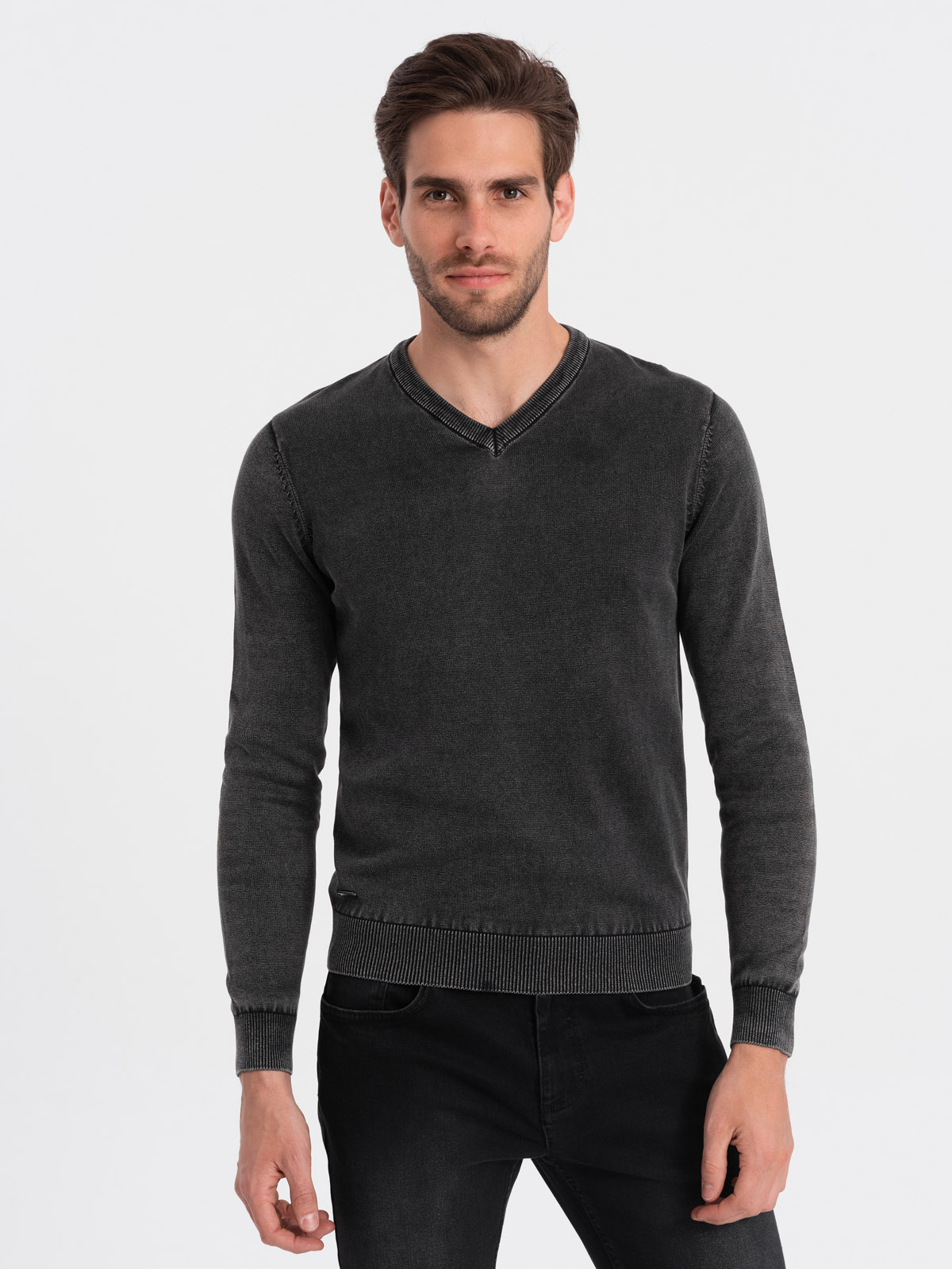 Ombre Washed men's pullover with a v-neck - black