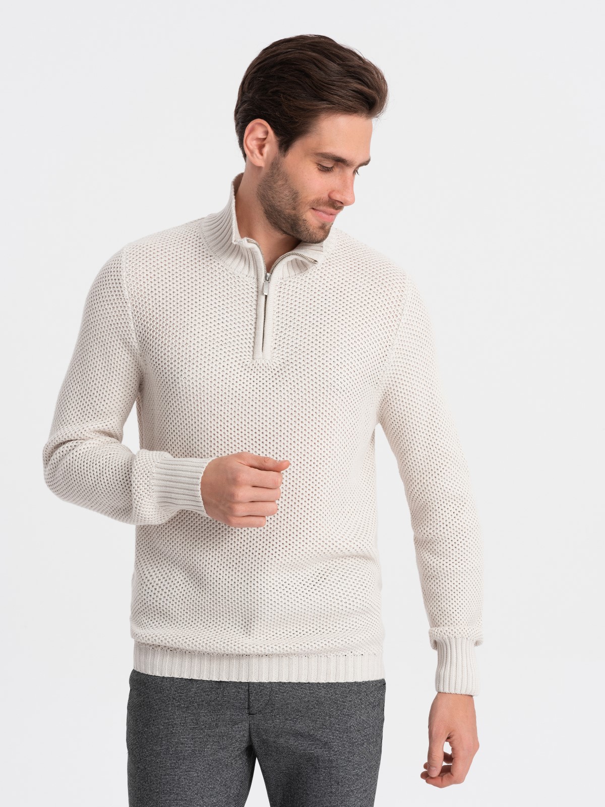 Levně Ombre Men's knitted sweater with spread collar - cream