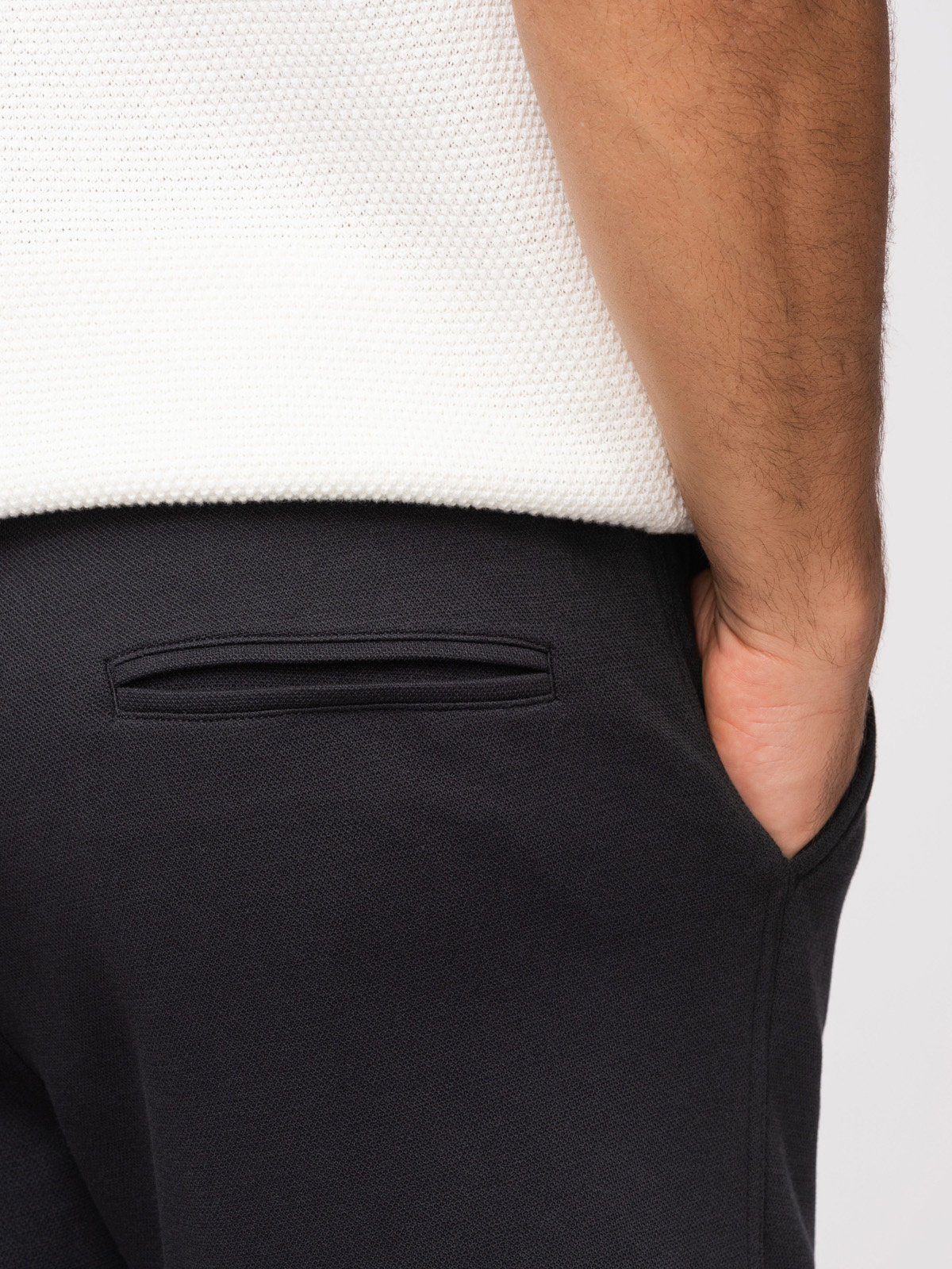 Ombre pánske REGULAR FIT štruktúrované šortky - čierne