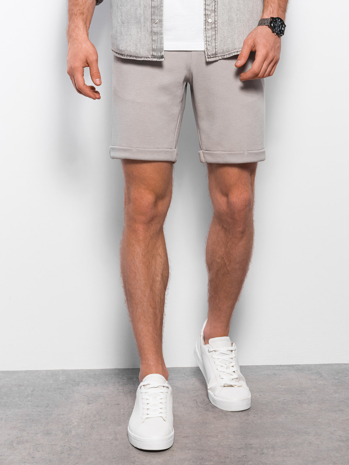 Levně Ombre Men's knit shorts with elastic waistband - light grey