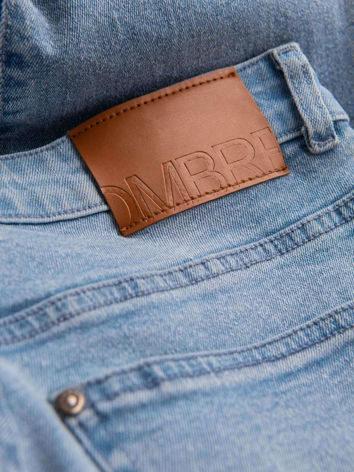 Ombre Men&#039;s CARROT FIT denim pants with subtle rubbing - light blue