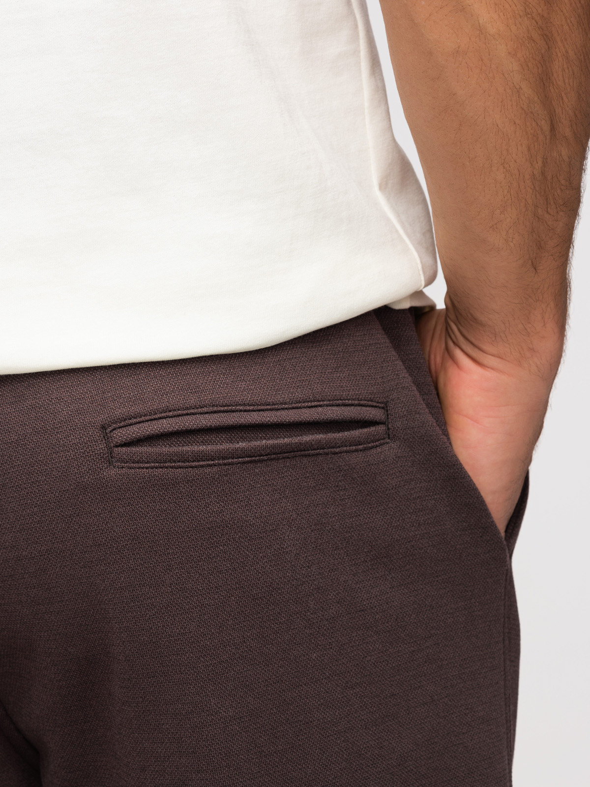 Ombre pánske štruktúrované šortky REGULAR FIT - hnedé