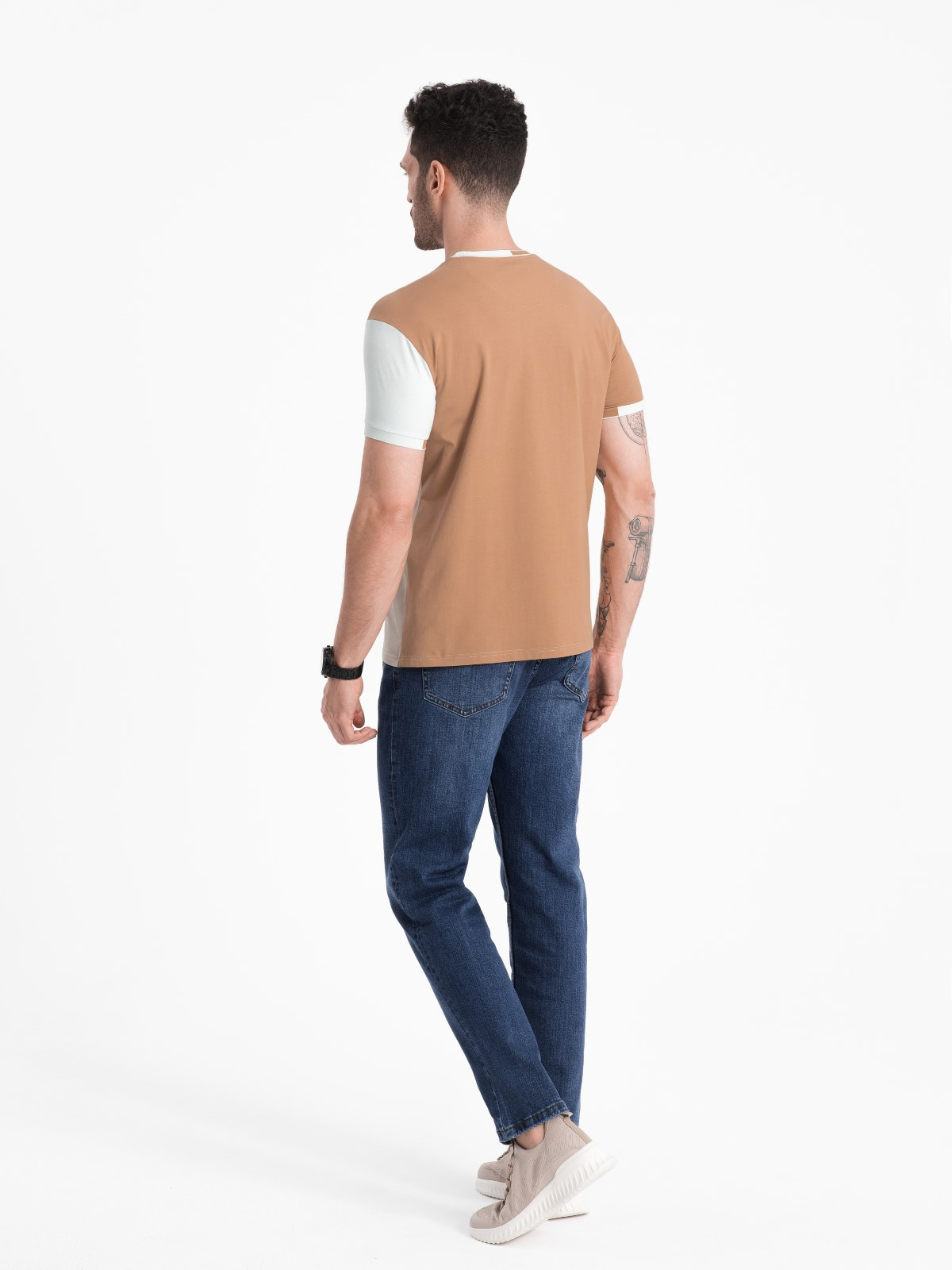 Ombre Men's elastane t-shirt with colored sleeves - brown