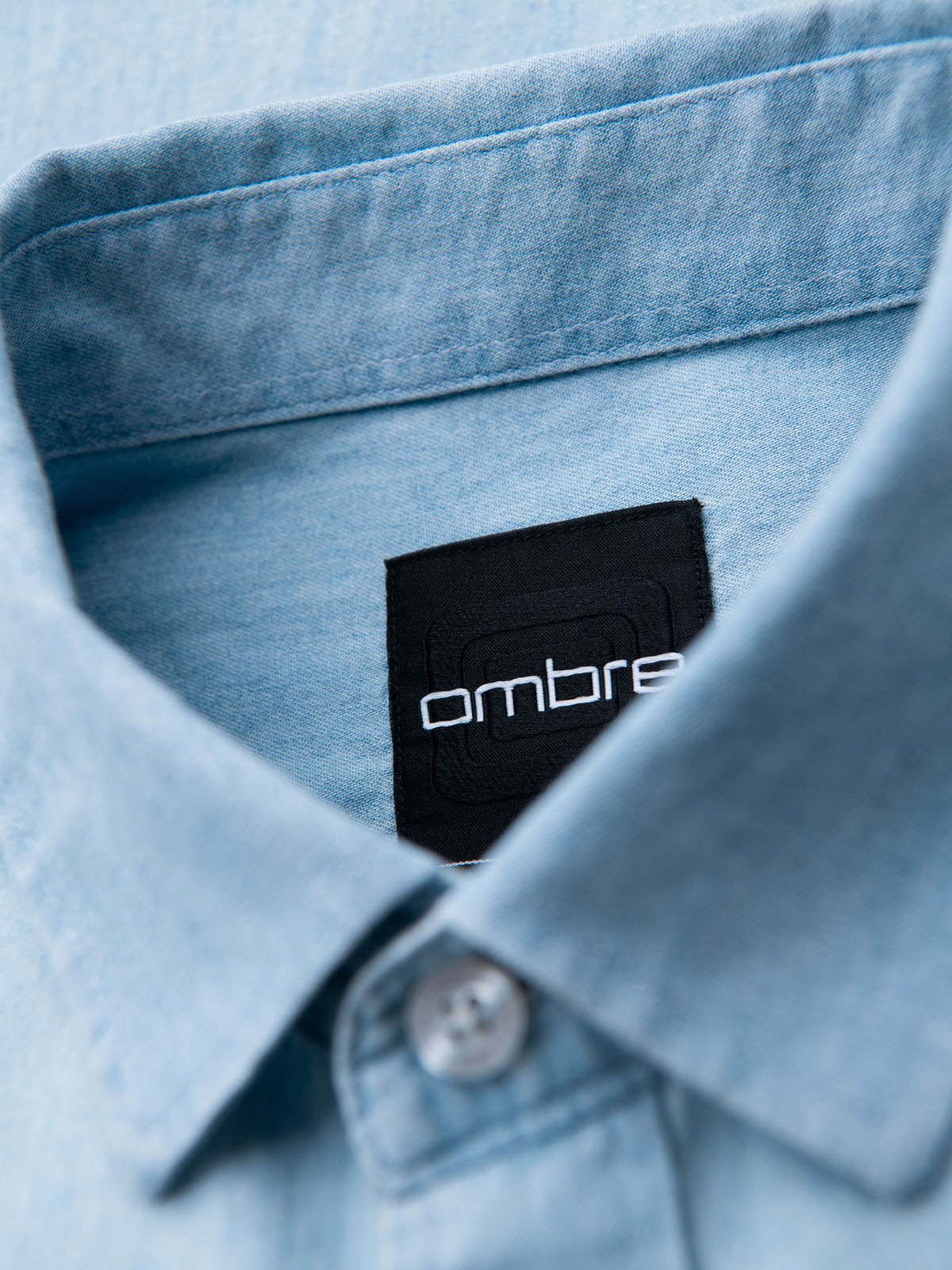 Ombre Men&#039;s denim shirt with embroidered pocket - light blue