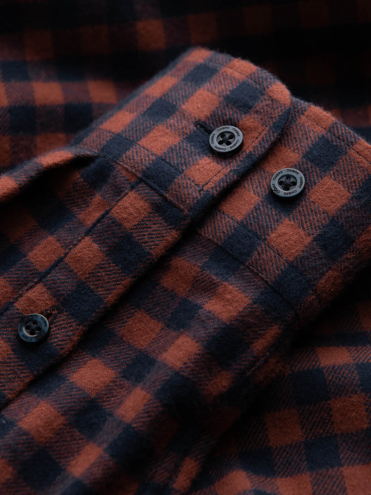Ombre Men's checkered flannel shirt - navy blue and black