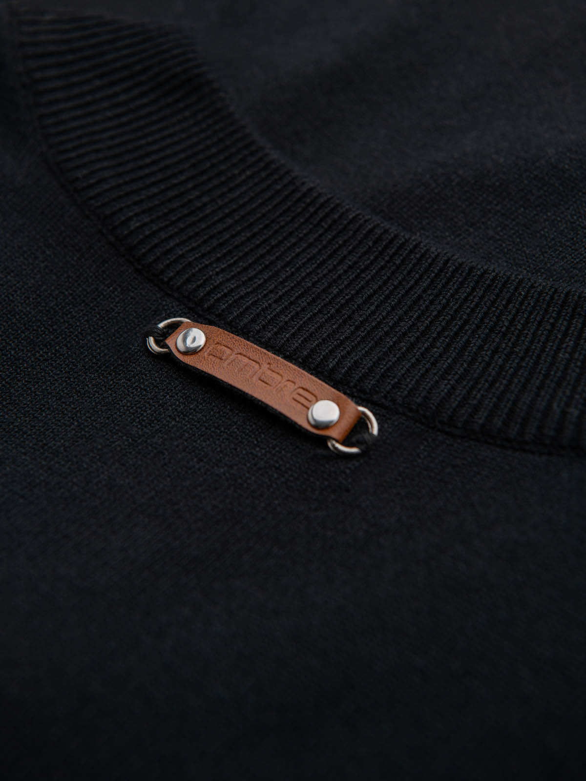 Ombre Men&#039;s sweater with viscose and spread neckline - black