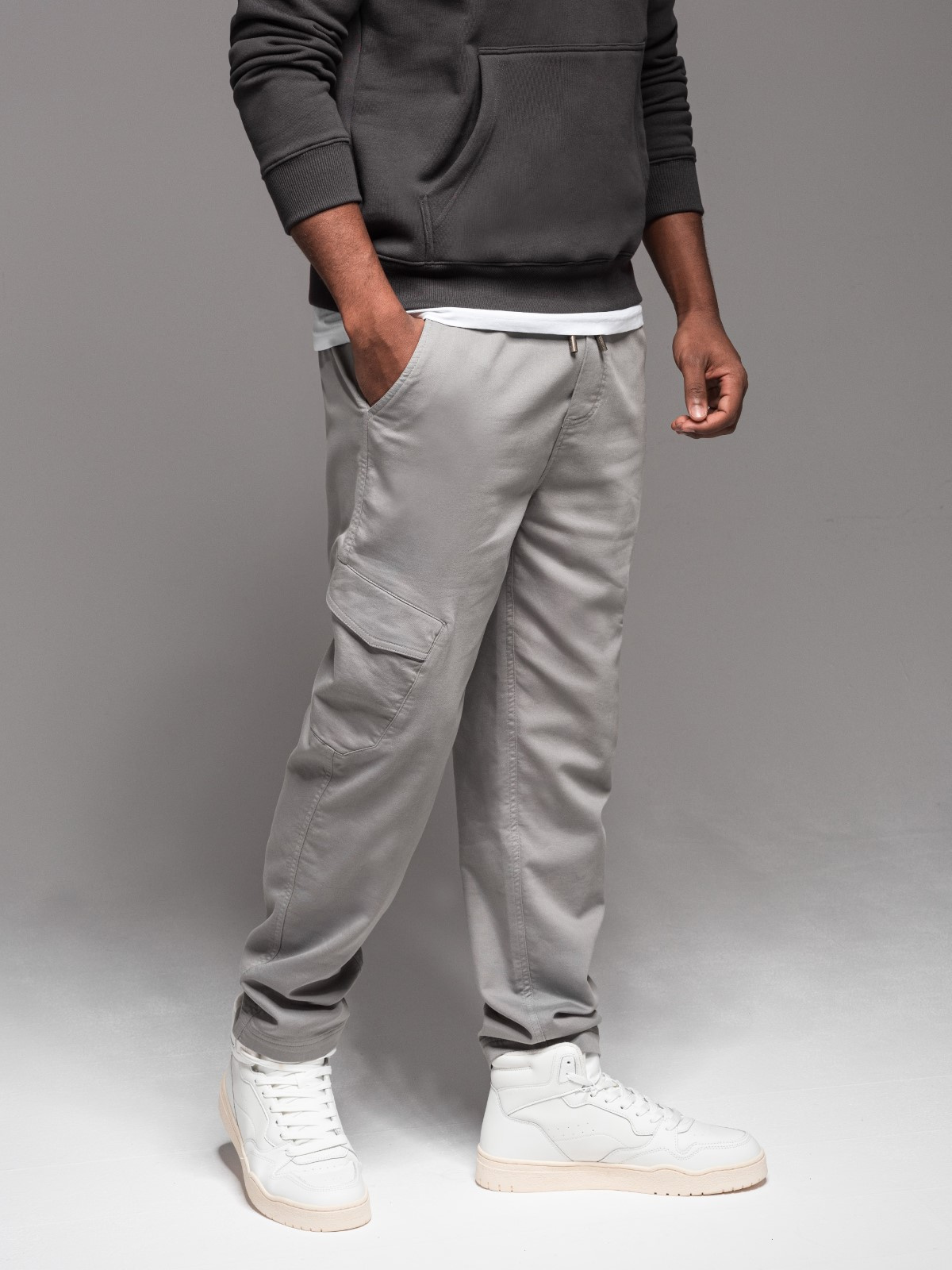 Ombre Men&#039;s knitted joggers with cargo pockets - light grey