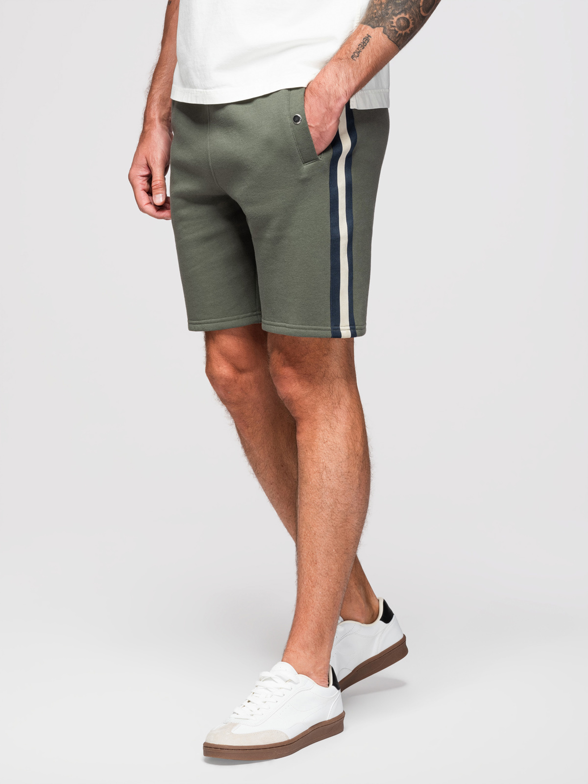 Ombre Men's sweat shorts with piping and drawstring waistband - olive