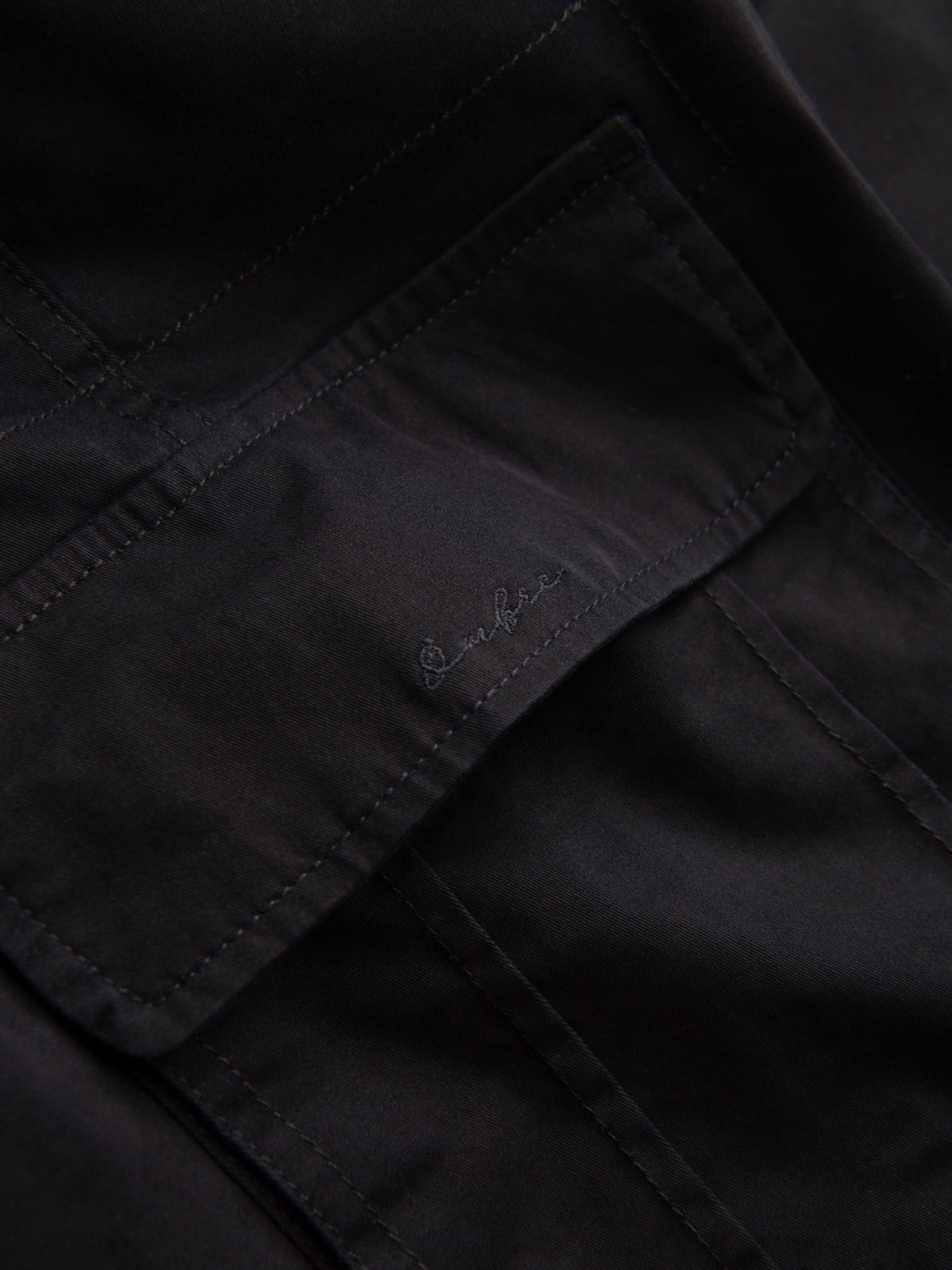 Ombre Men&#039;s single color shorts with cargo pockets - black