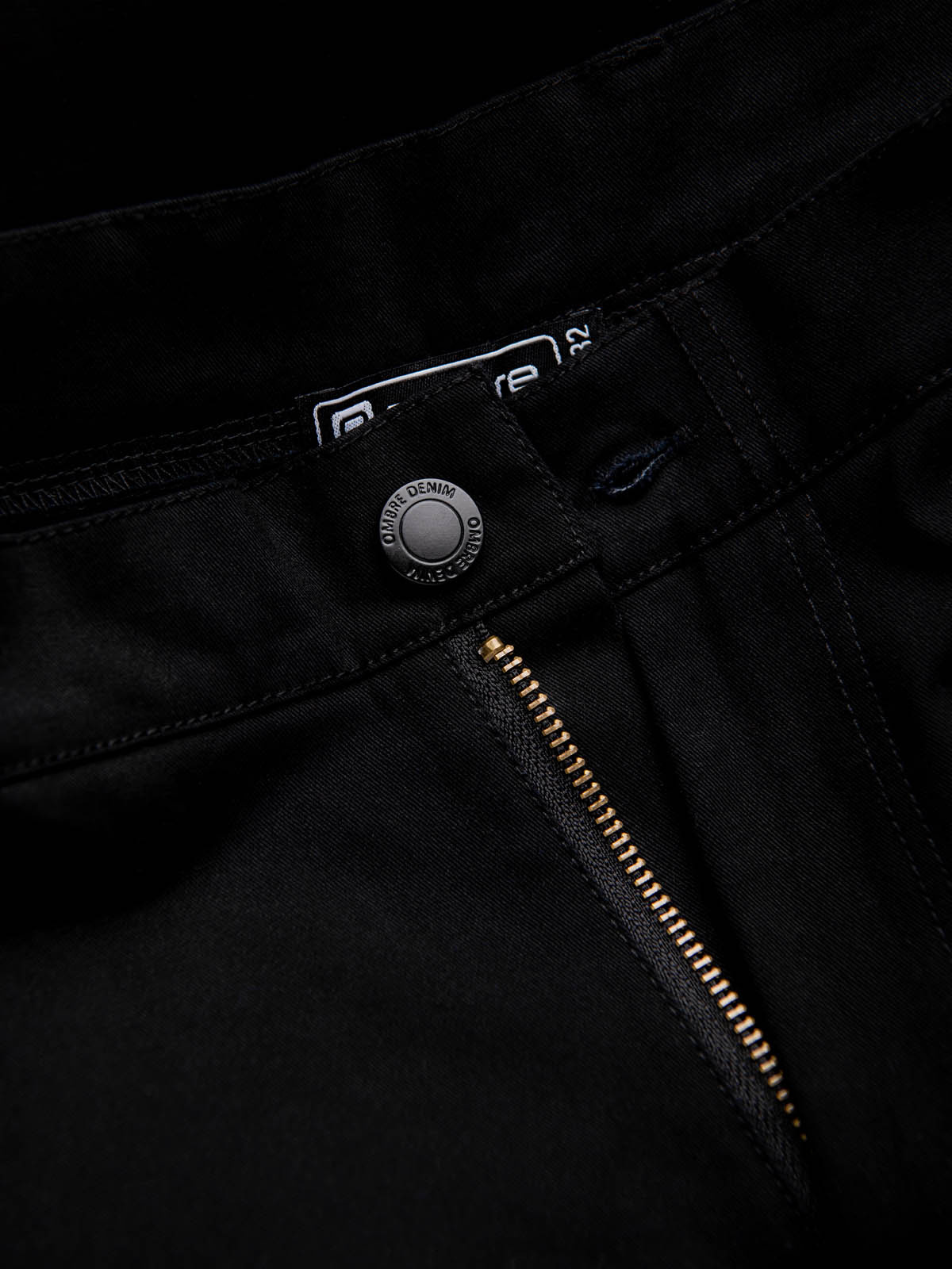 Ombre Men&#039;s pants with cargo pockets and leg hem - black