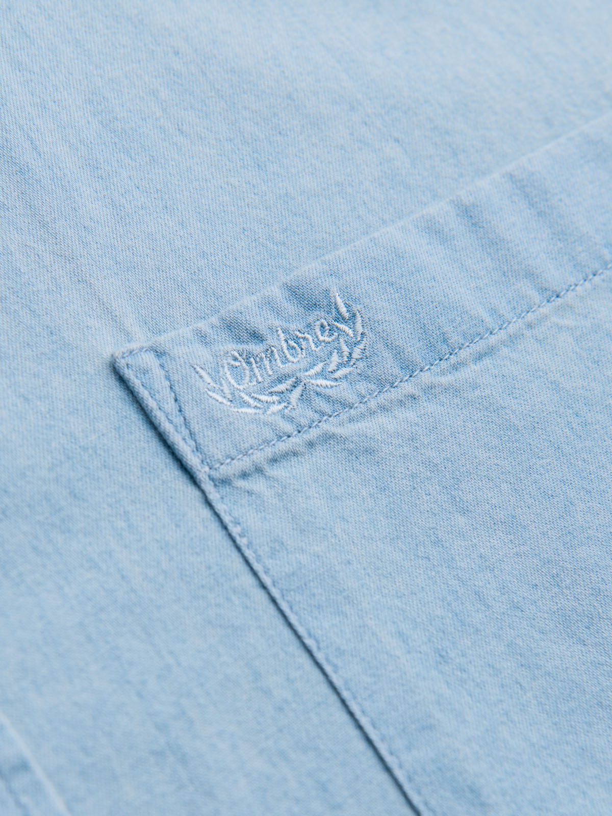 Ombre Men&#039;s denim shirt with embroidered pocket - light blue