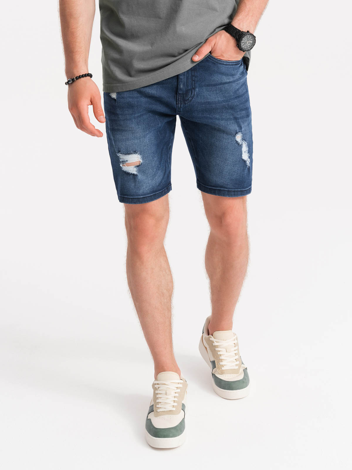 Pantaloni scurti de barbati, Ombre