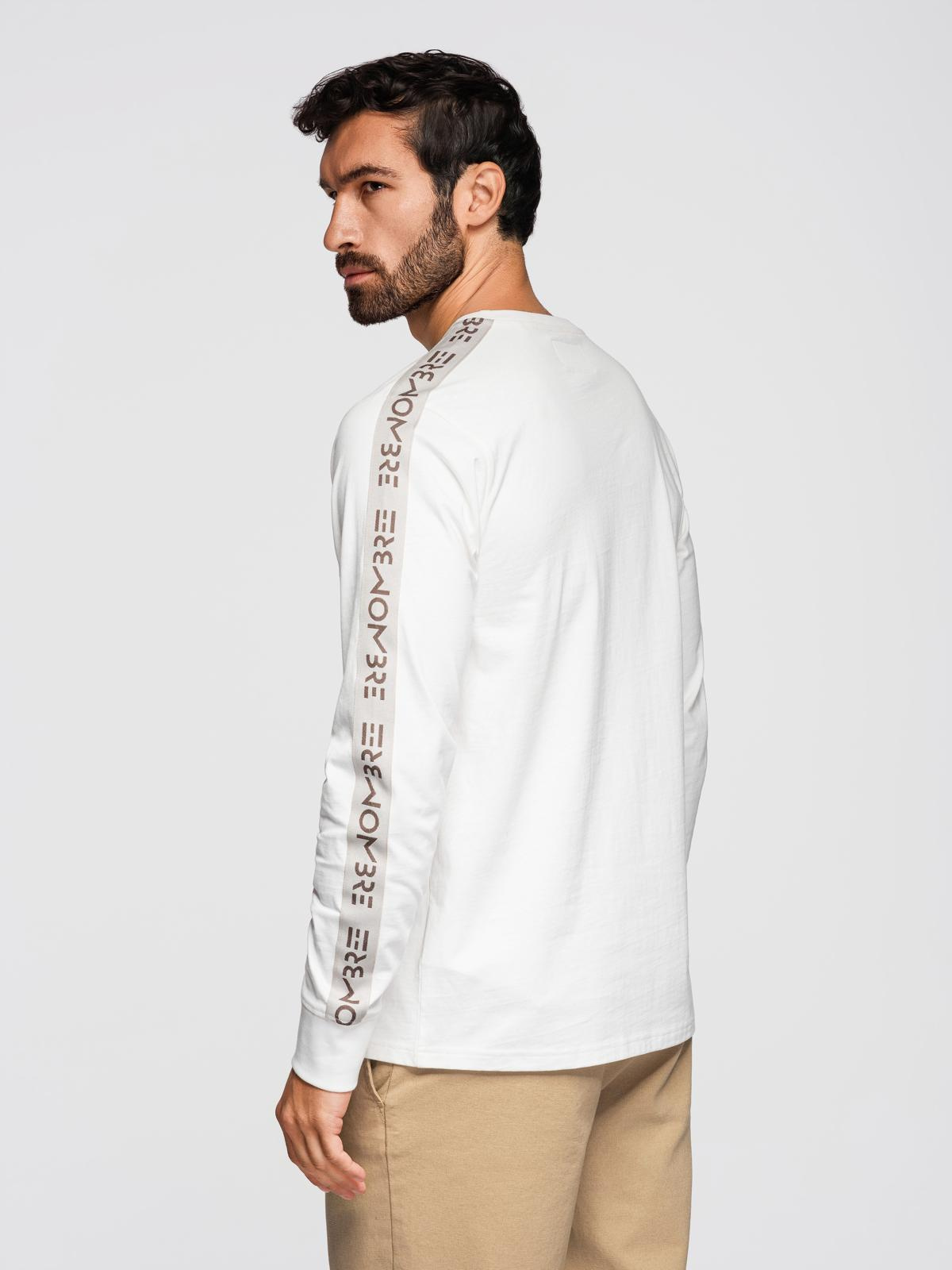 Ombre Men's cotton U-neck longsleeve with piping and chest print - broken white