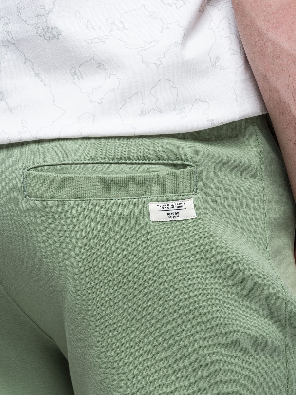 Ombre Men's knit shorts with drawstring and pockets - green