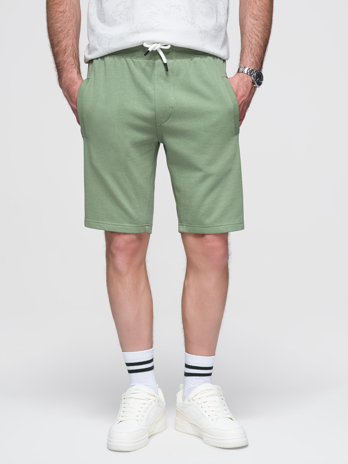Ombre Men's knit shorts with drawstring and pockets - green