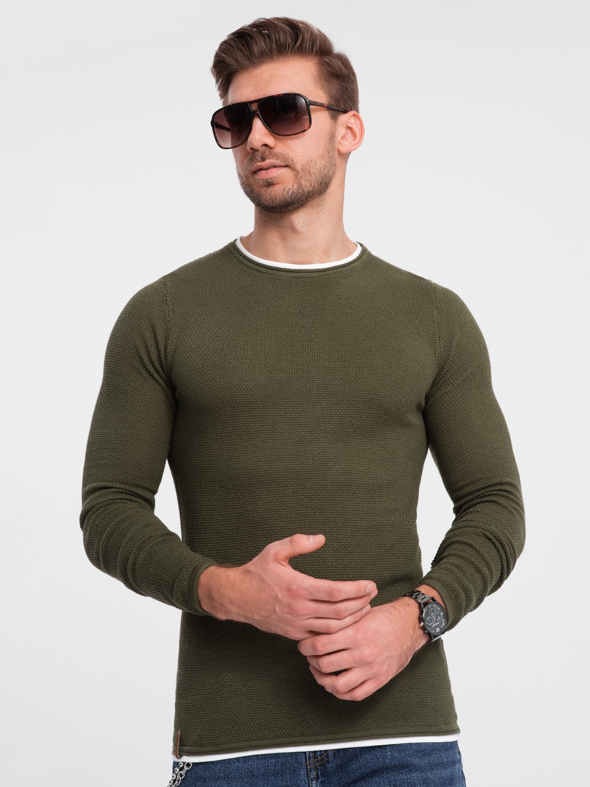 Levně Ombre Men's cotton sweater with round neckline - dark olive