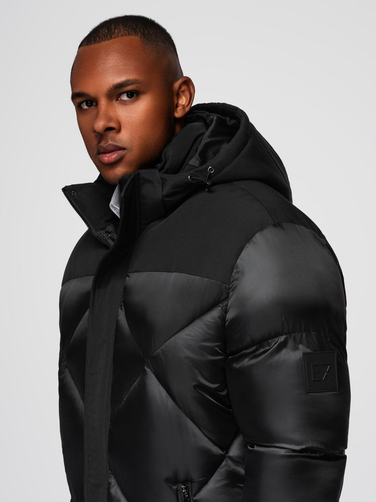 Ombre Men&#039;s hooded jacket with geometric diamond quilting - black