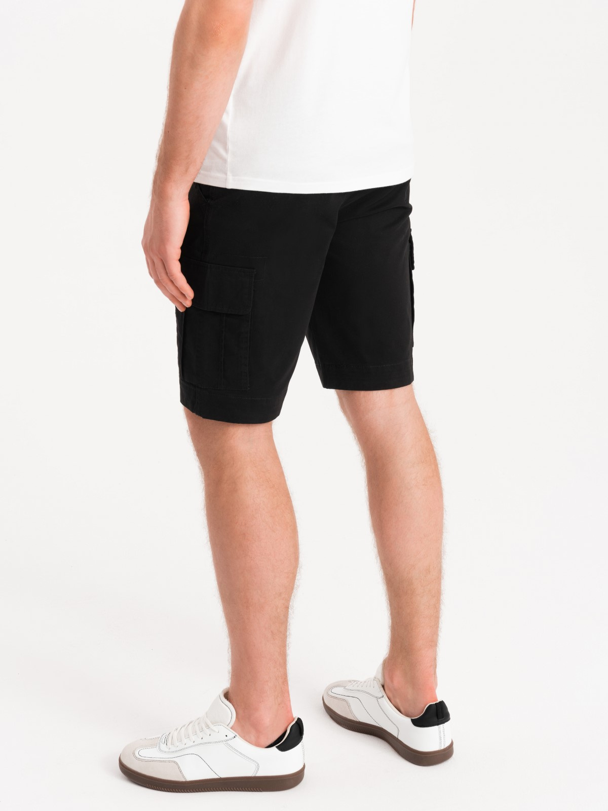 Ombre Men&#039;s single color shorts with cargo pockets - black