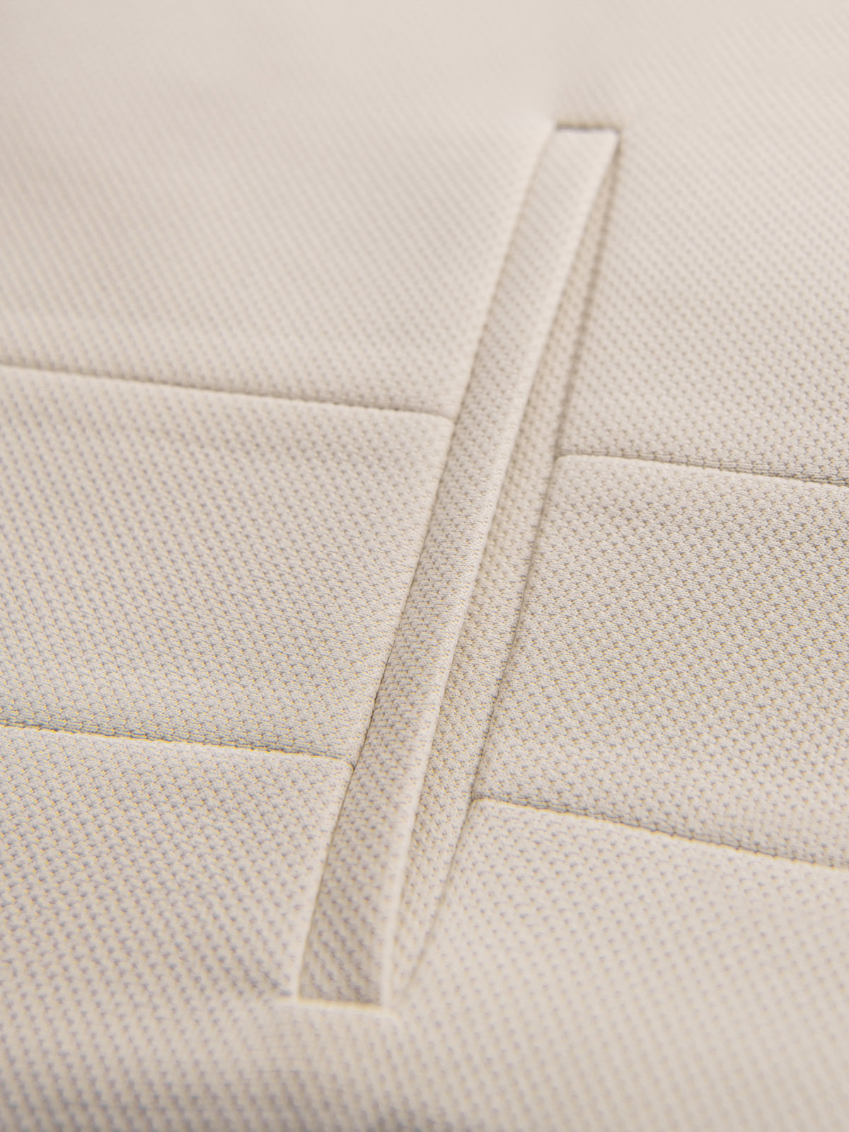 Ombre Fitted elegant men&#039;s vest with elastane and lapels - beige
