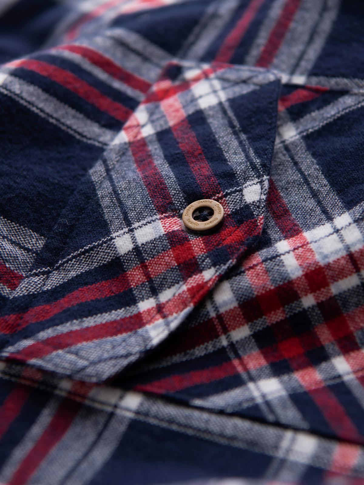 Ombre Men's flannel shirt with buttoned pockets - red and navy blue OM-SHCS