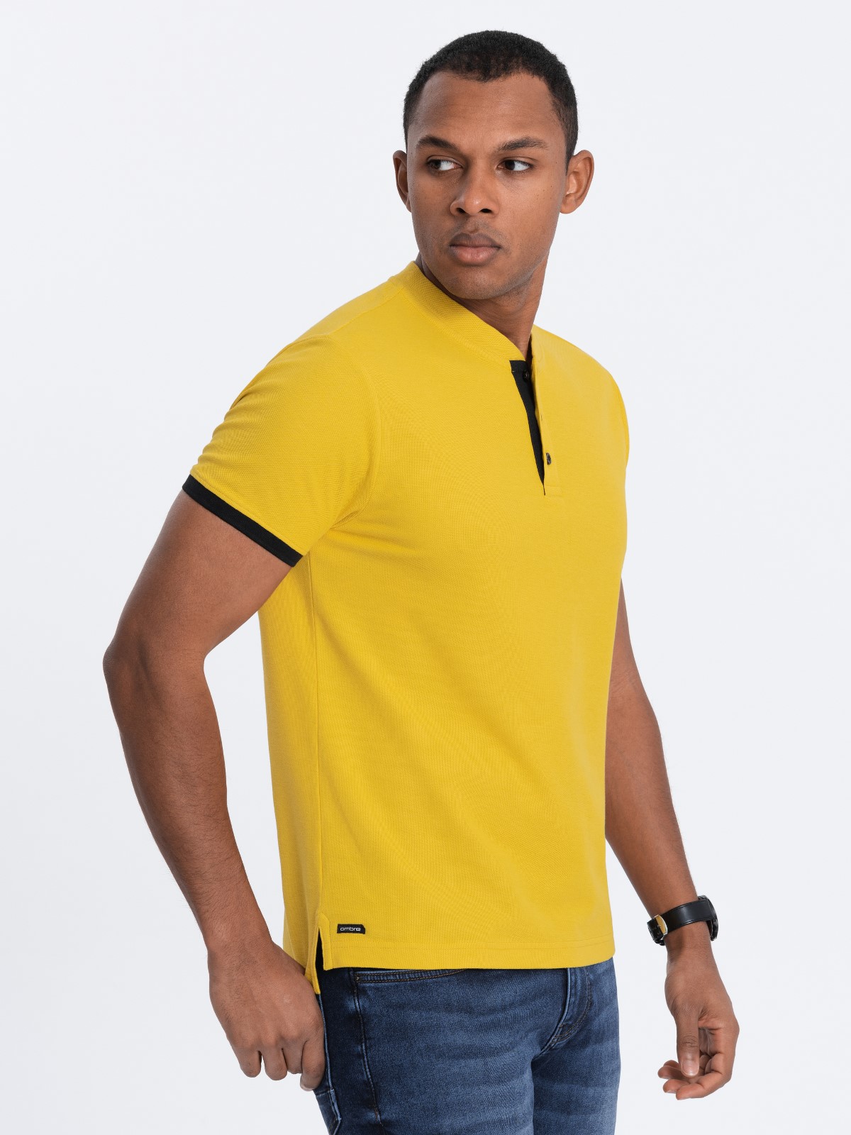 Levně Ombre Men's collarless polo shirt - yellow