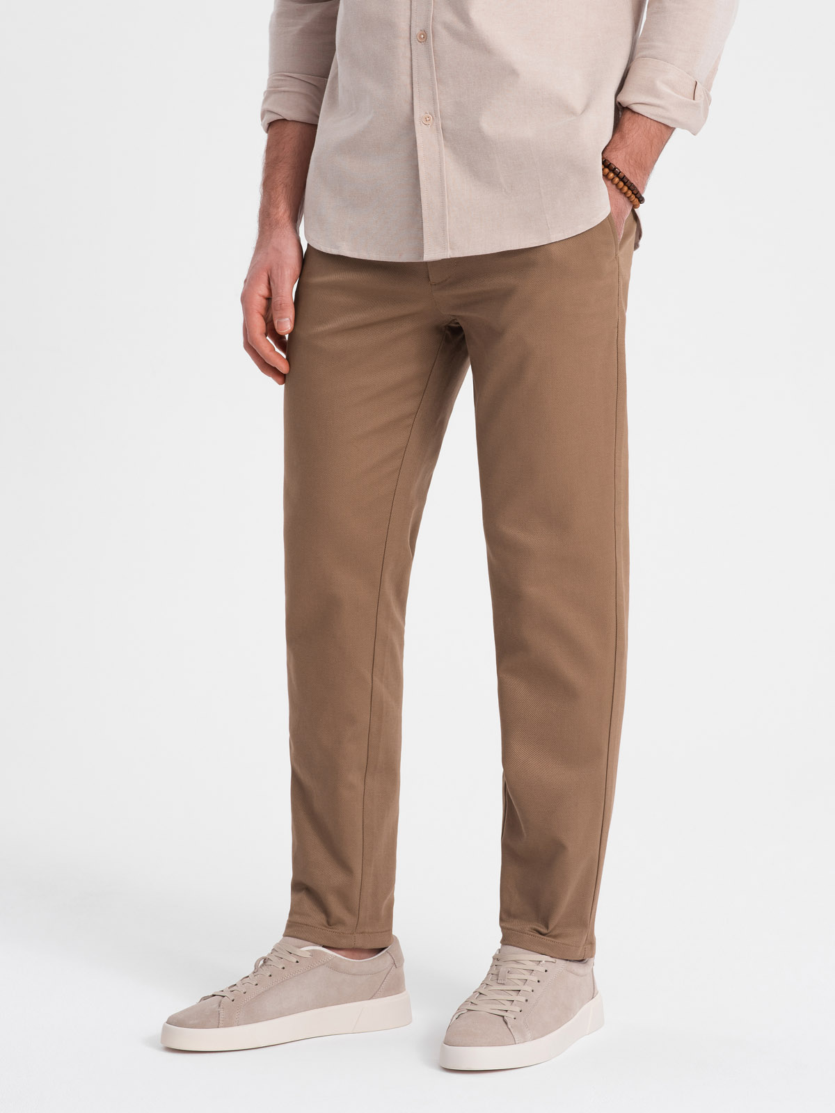 Levně Ombre Men's classic cut chino pants with fine texture - brown