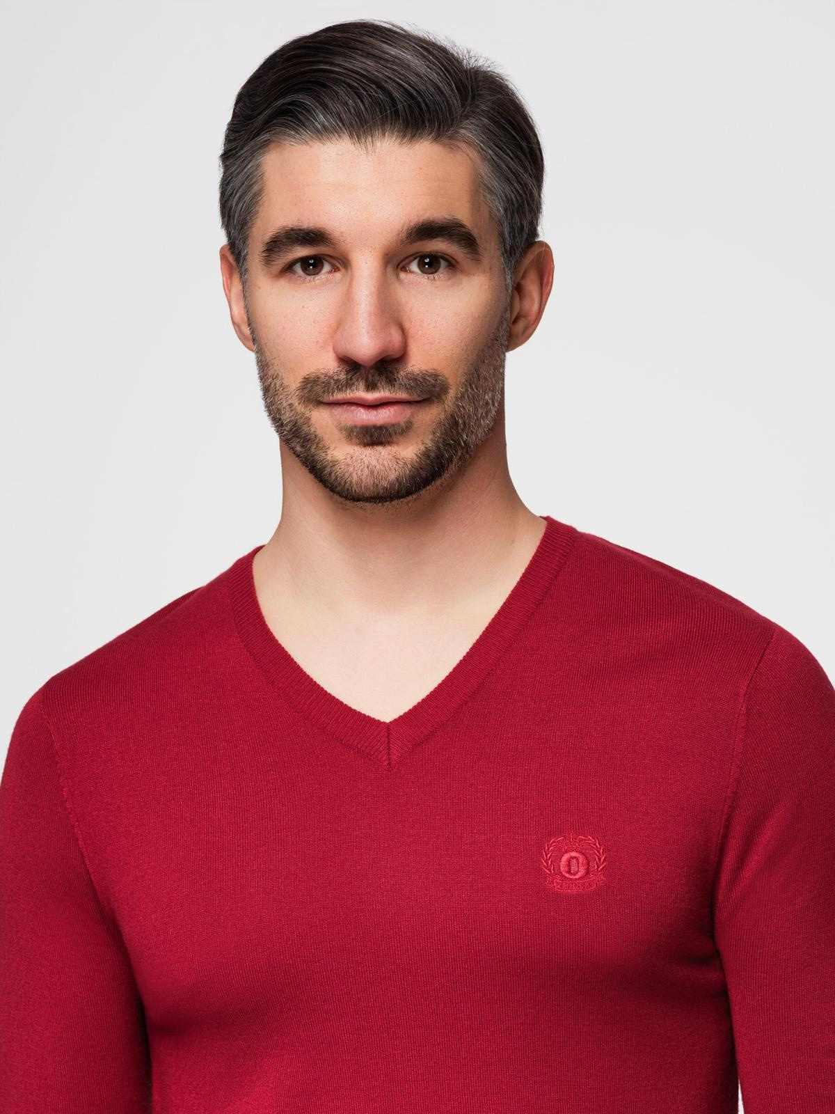 Ombre Men's elegant V-neck BASIC sweater with viscose - red