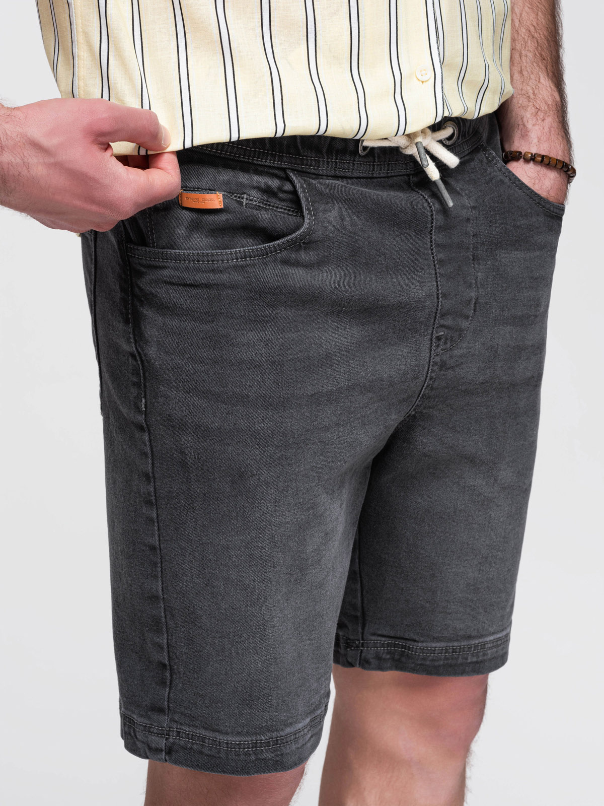 Ombre Men's shorts with elastic waistband and wash effect - grey