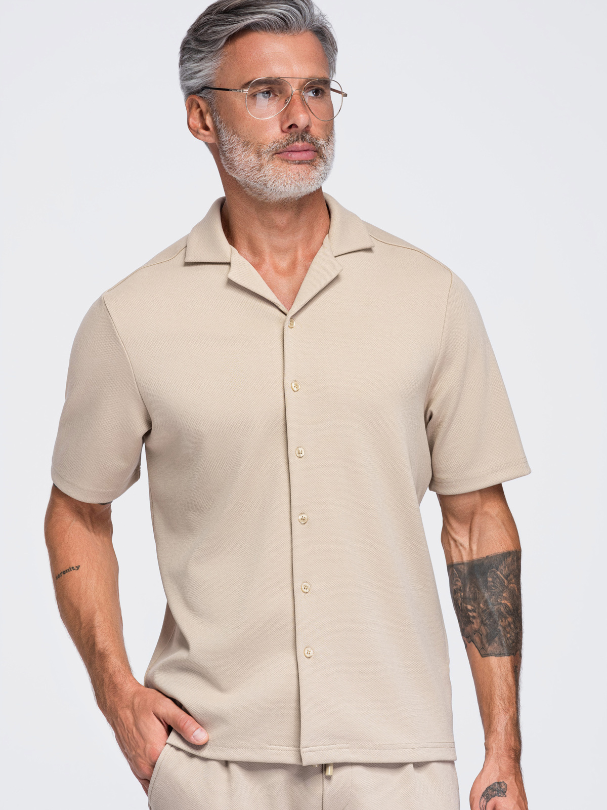 Ombre Men’s short-sleeved shirt with a Cuban collar – beige