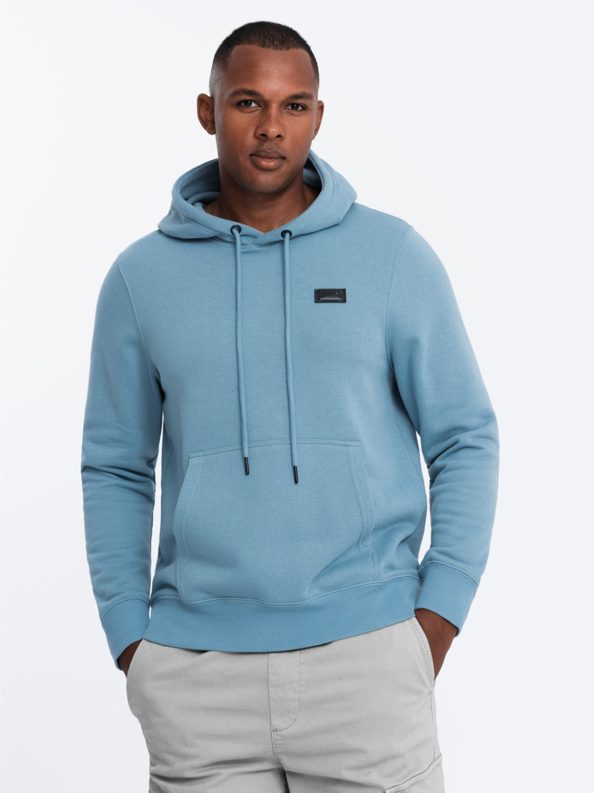 Ombre Men&#039;s kangaroo sweatshirt with hood and metal pin - blue