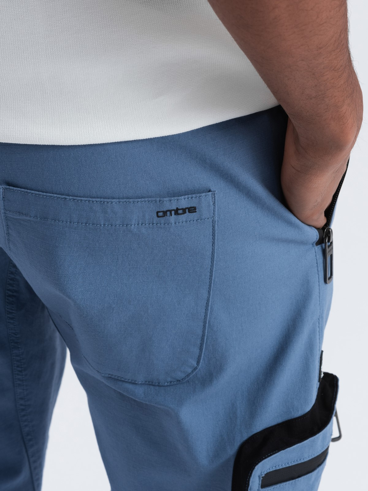 Ombre Men&#039;s JOGGER pants with stand-off and zippered cargo pockets - blue