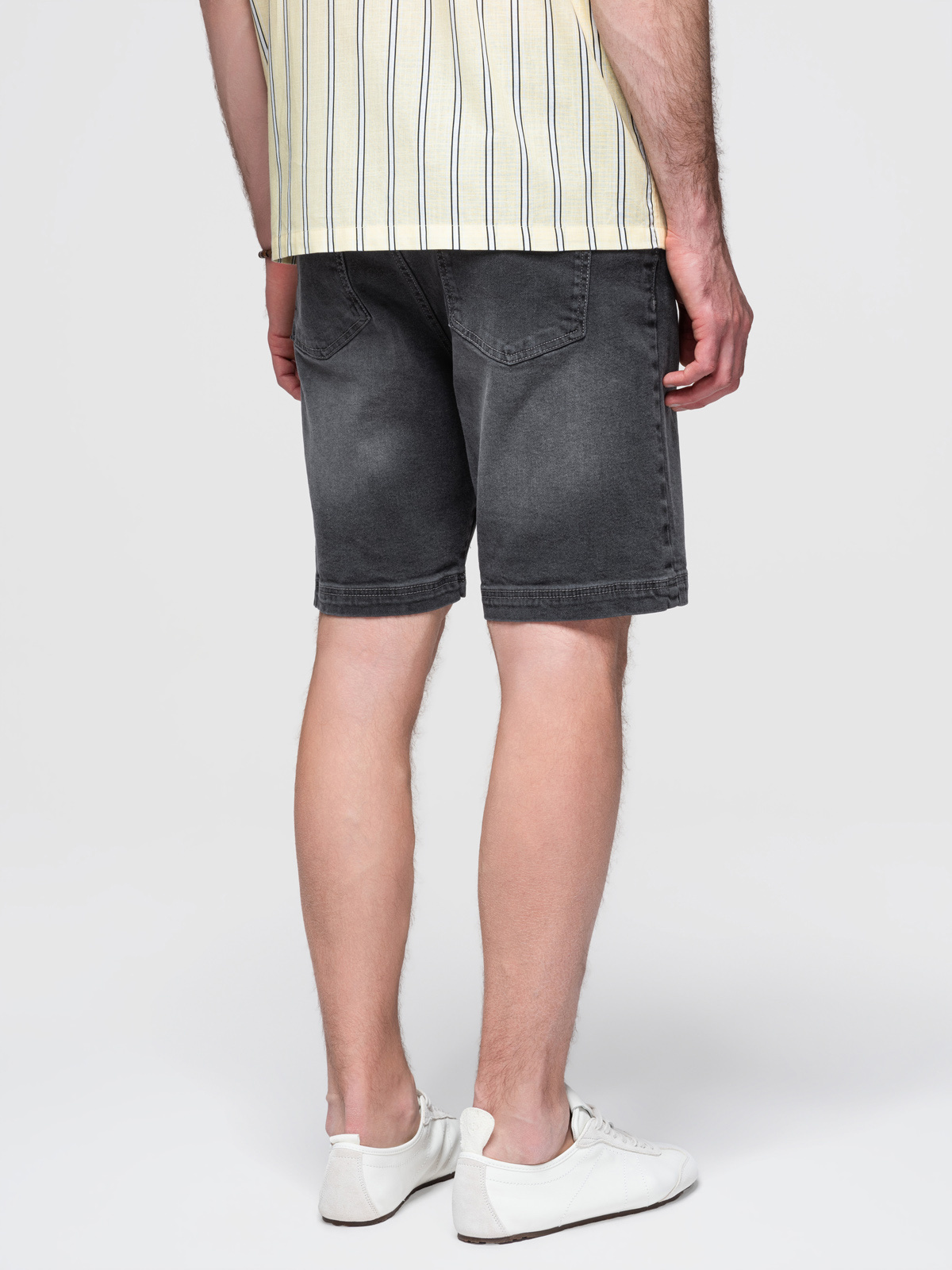 Ombre Men's shorts with elastic waistband and wash effect - grey