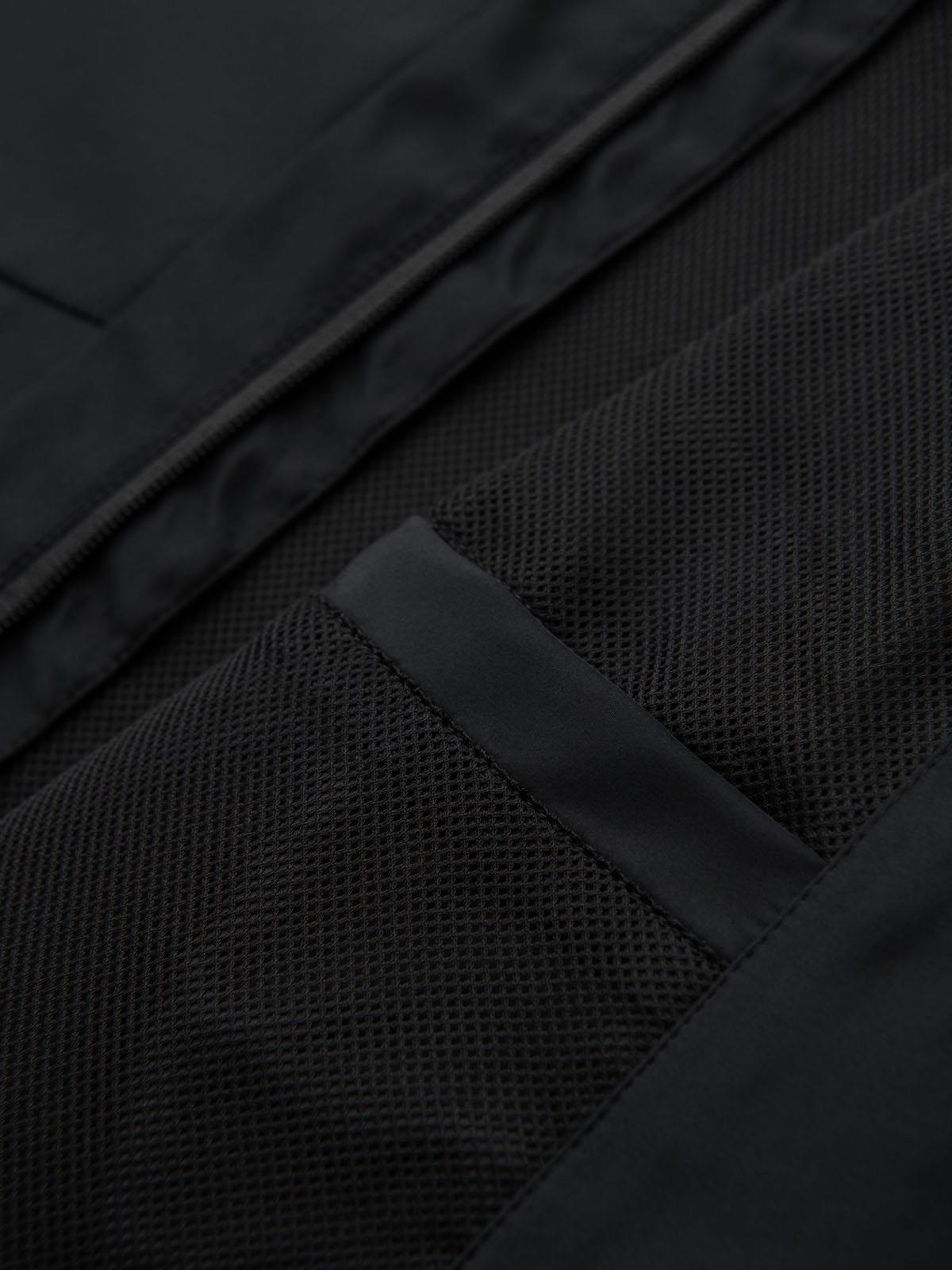 Ombre Men&#039;s lightweight jacket with mesh lining and hood - black