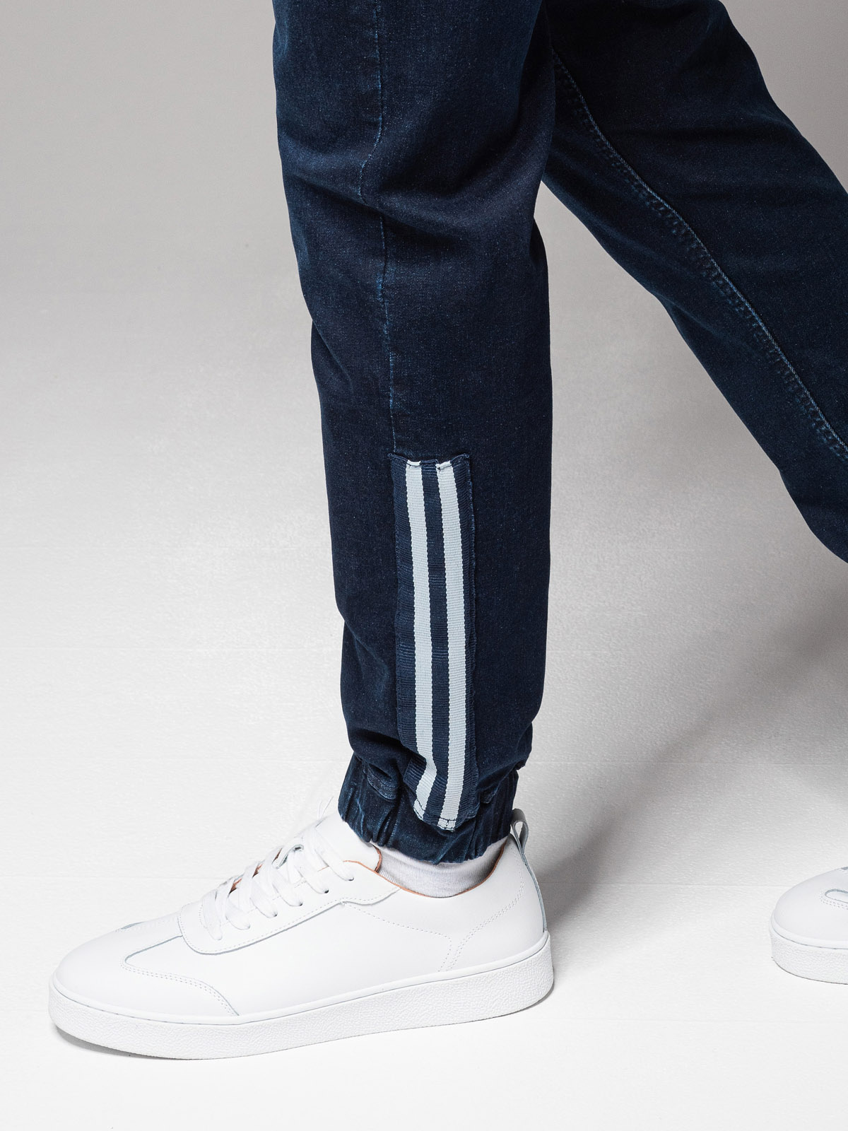 Ombre Men&#039;s denim joggers with piping - dark blue